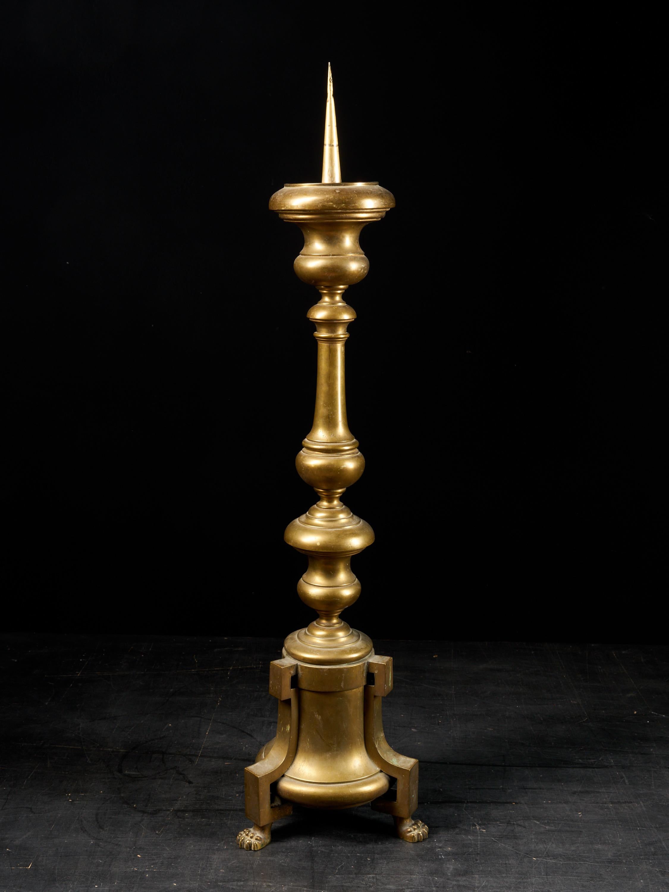 Nice selection of brass and metal candlesticks in various shapes and sizes from the early 20th century. They are Baroque and Classic inspired in style and detail and in good condition. Signs of age-related patina.
Sizes: 100.57 and 108 cm.

      