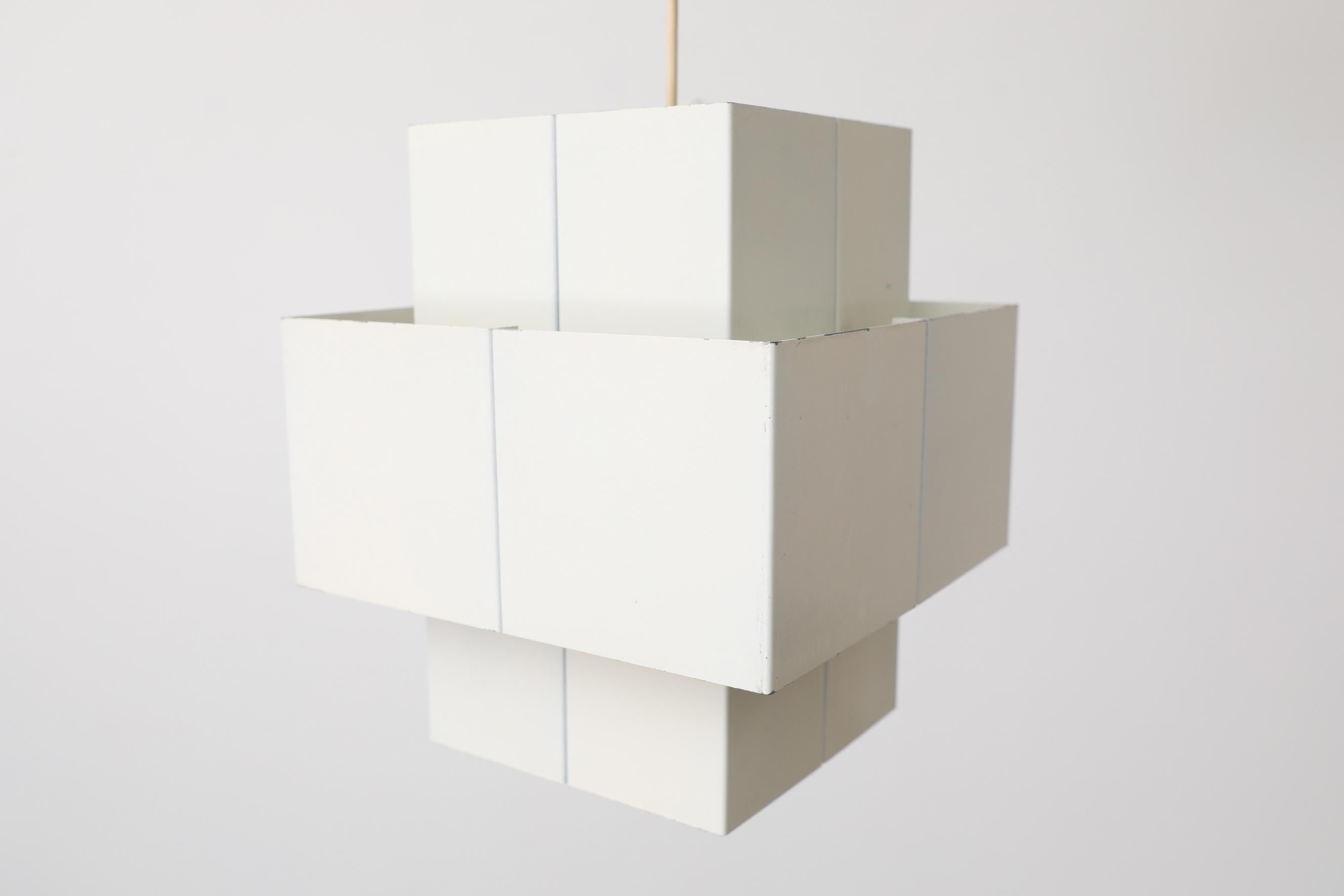 3-stöckige Pendelleuchte „Selectra“ aus weißem Metallschachtel von Hans-Agne Jakobsson (Moderne der Mitte des Jahrhunderts) im Angebot