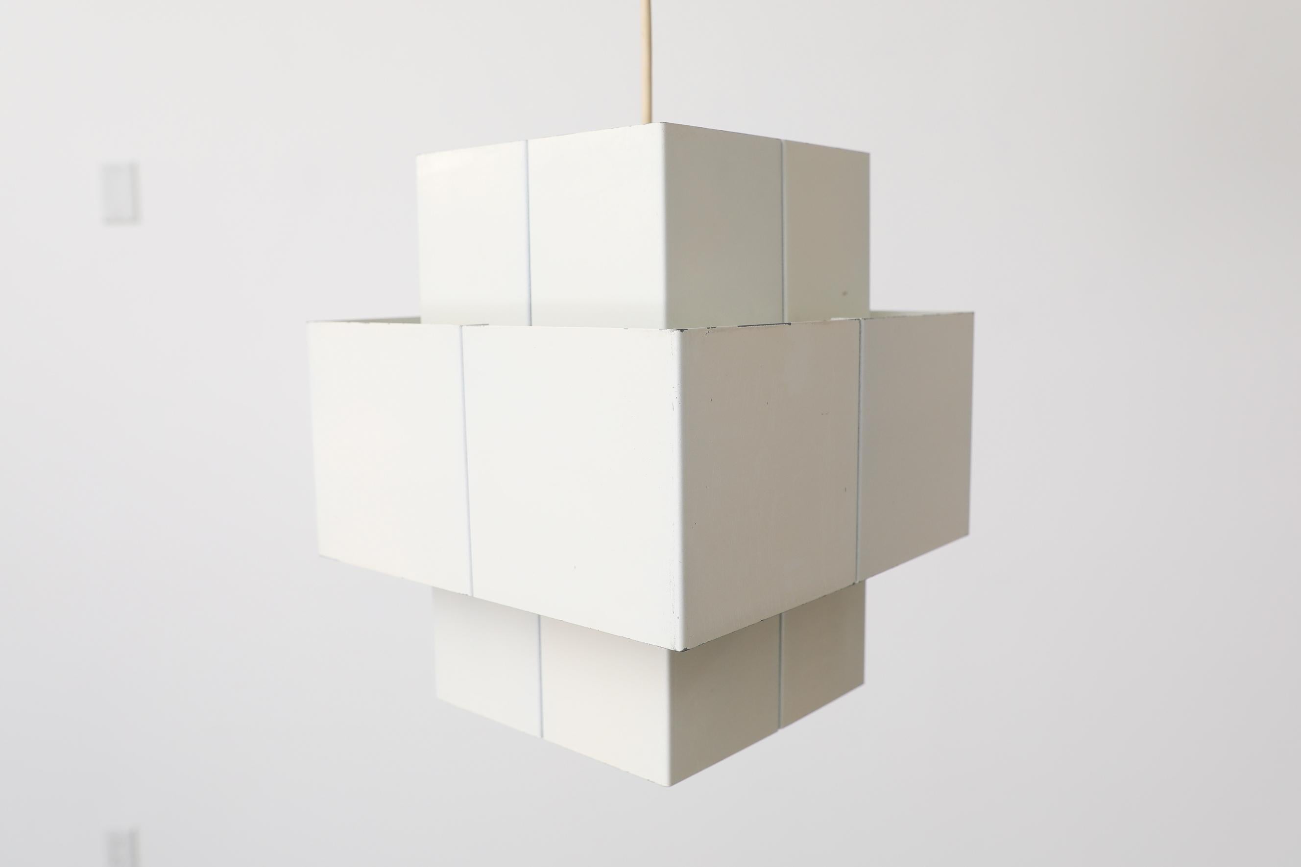 Émaillé Lampe à suspension Selectra à 3 niveaux en métal blanc de Hans-Agne Jakobsson en vente