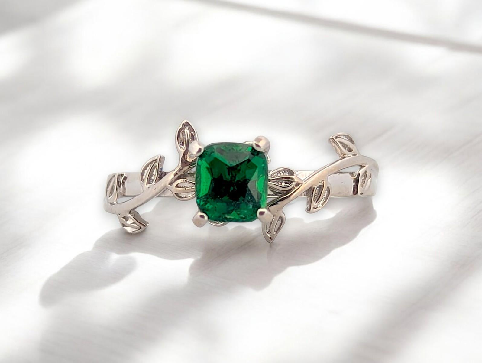 Selene  14K White Gold Chrome Diopside Ring, 0.50 CT Green Gemstone, Vine Band For Sale 1