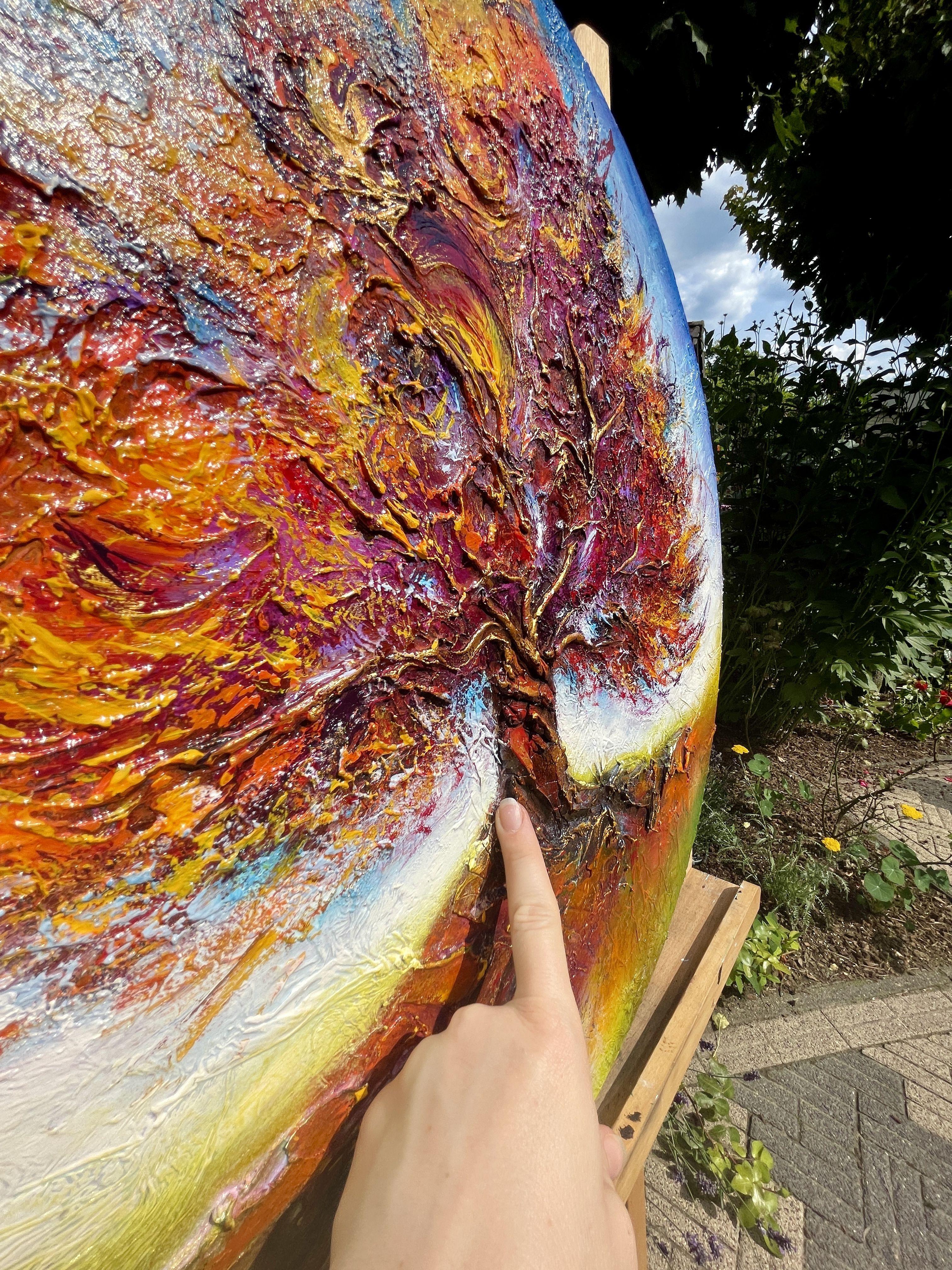 Pour créer cette œuvre, j'ai plongé dans les émotions vibrantes et les expressions symboliques, en mélangeant des acryliques, des peintures en aérosol et des éléments terrestres. Les teintes ardentes et les formes tourbillonnantes traduisent