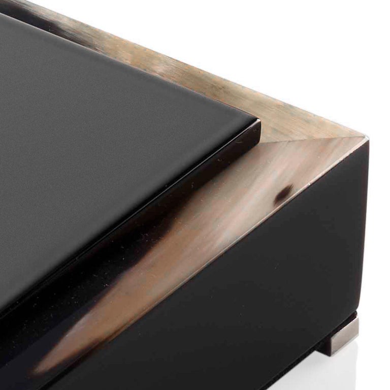 Selene Box in Glossy Black Lacquered Wood with Corno Italiano Inlays, Mod. 5310s In New Condition For Sale In Recanati, Macerata