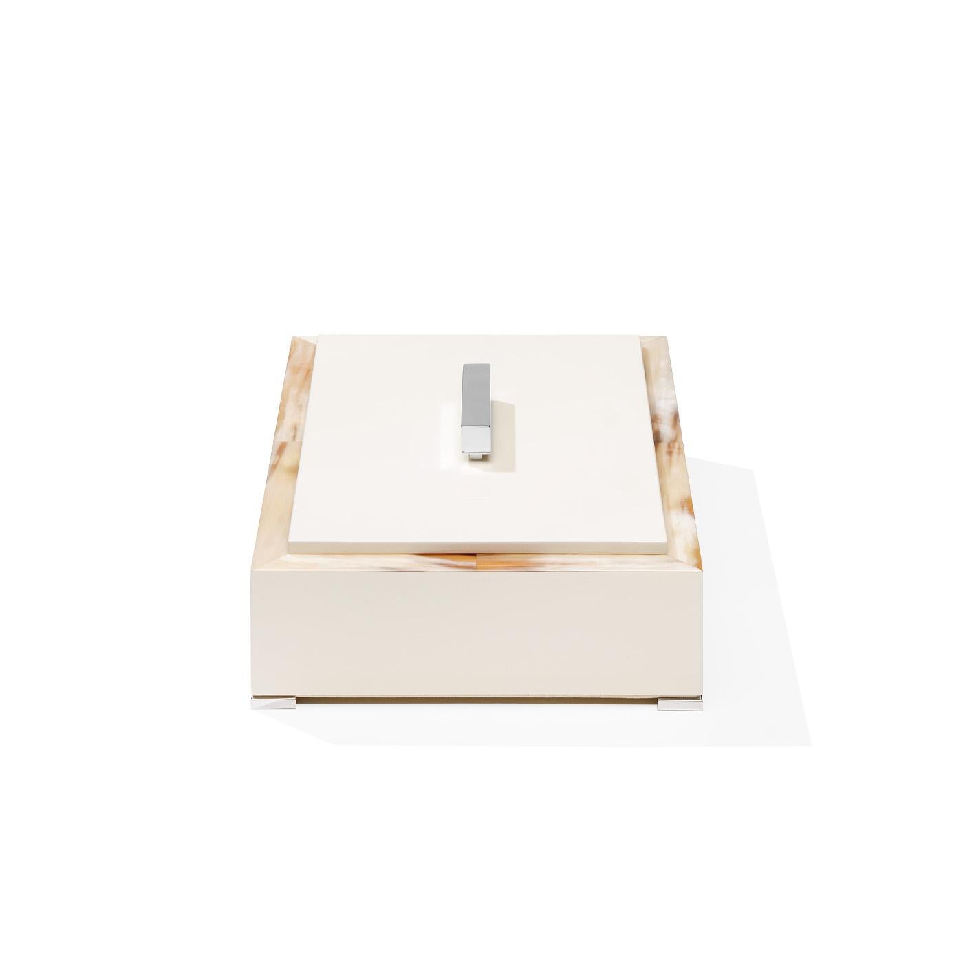 Selene Box in Glossy Ivory Lacquered Wood with Corno Italiano Inlays, Mod. 5311c In New Condition For Sale In Recanati, Macerata