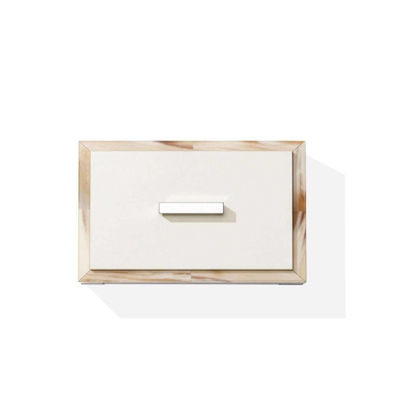 Selene Box in Glossy Ivory Lacquered Wood with Corno Italiano Inlays, Mod. 5311c For Sale 1