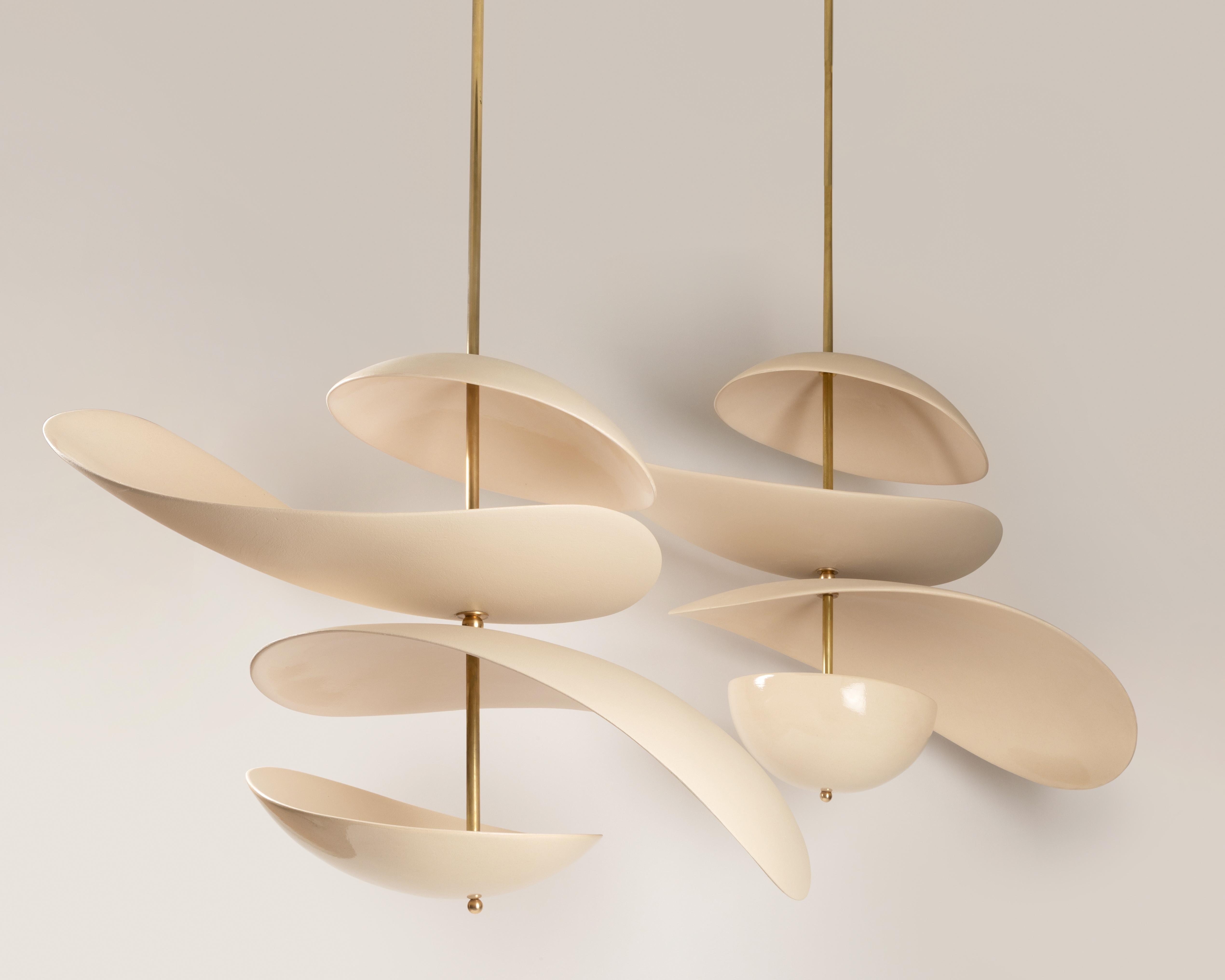 Composición flotante Lámpara escultórica de cerámica marfil y latón by Elsa Foulon en venta 7