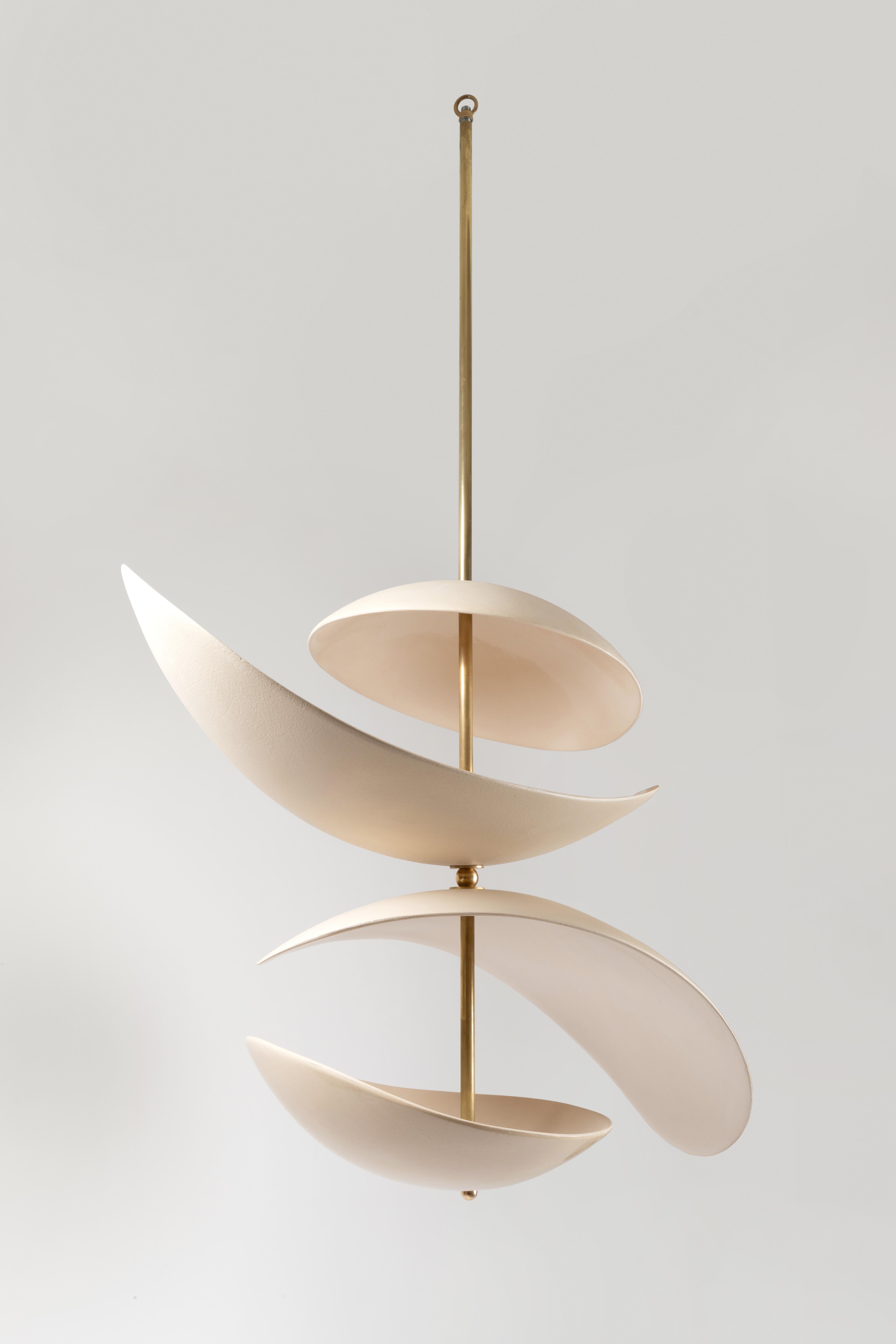 Lampada scultorea Floating Composition in ceramica e ottone color avorio di Elsa Foulon In condizioni Nuovo in vendita a Geneve, CH