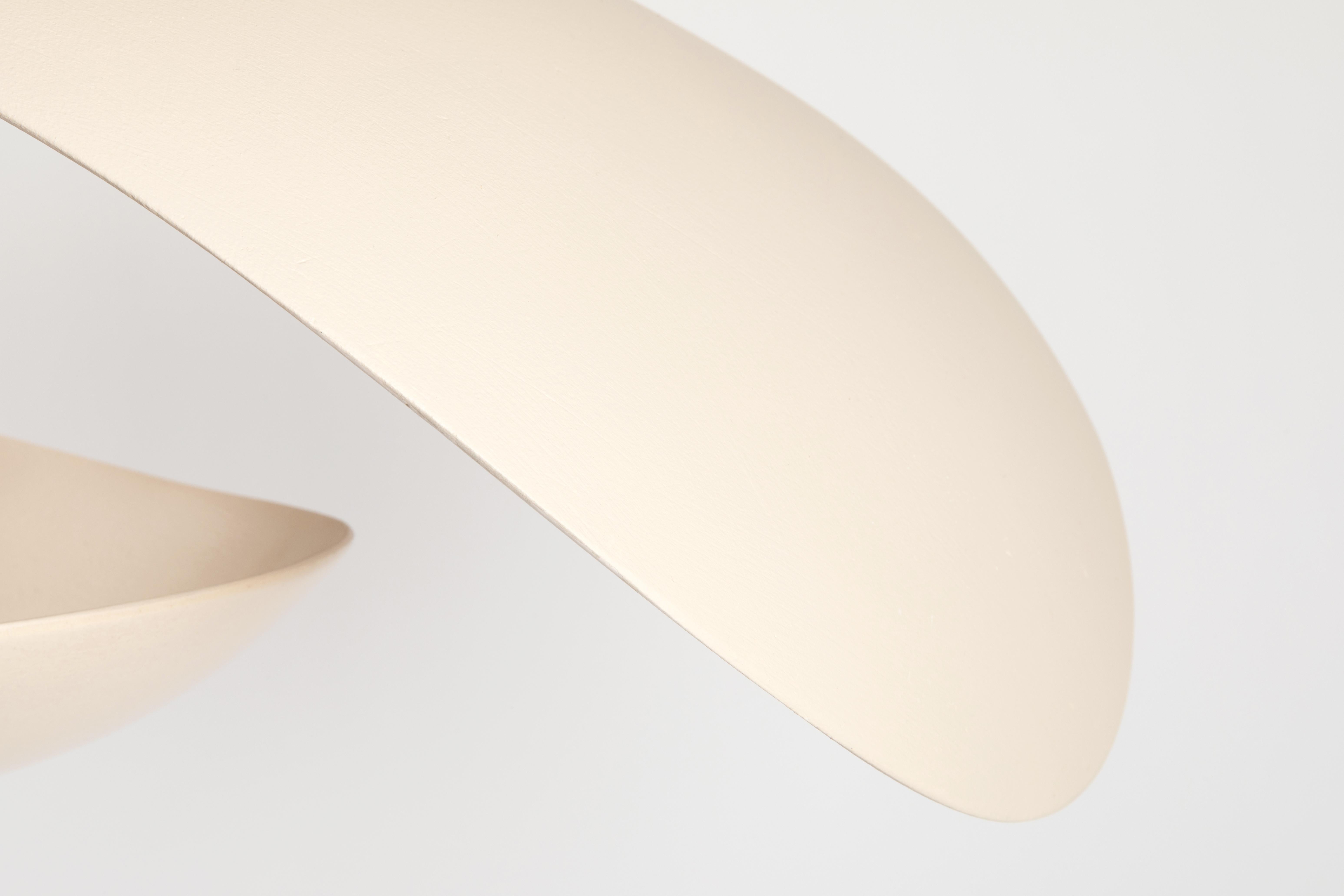 Lampada scultorea Floating Composition in ceramica e ottone di dimensioni XL di Elsa Foulon in vendita 1