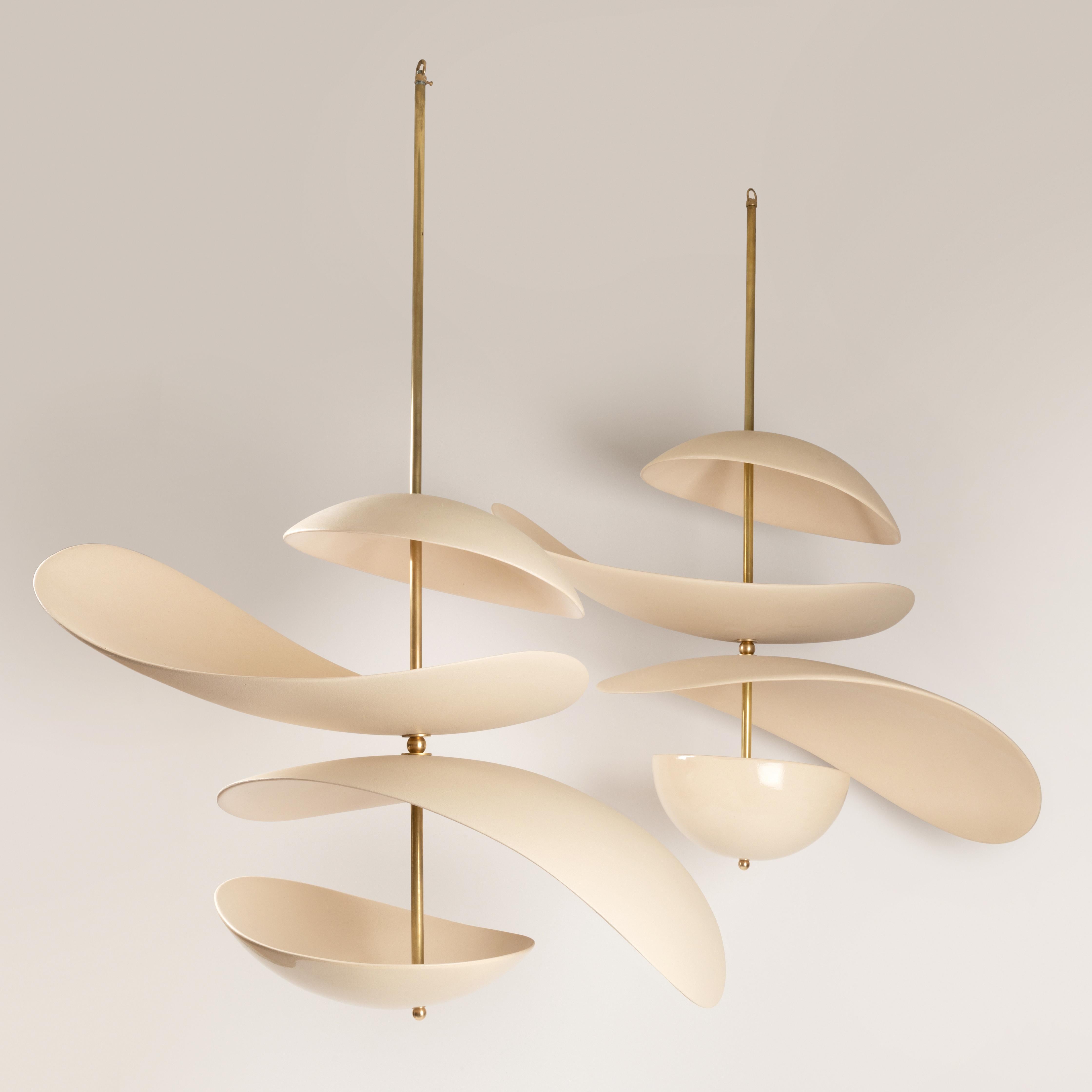Lampada scultorea Floating Composition in ceramica e ottone di dimensioni XL di Elsa Foulon in vendita 2