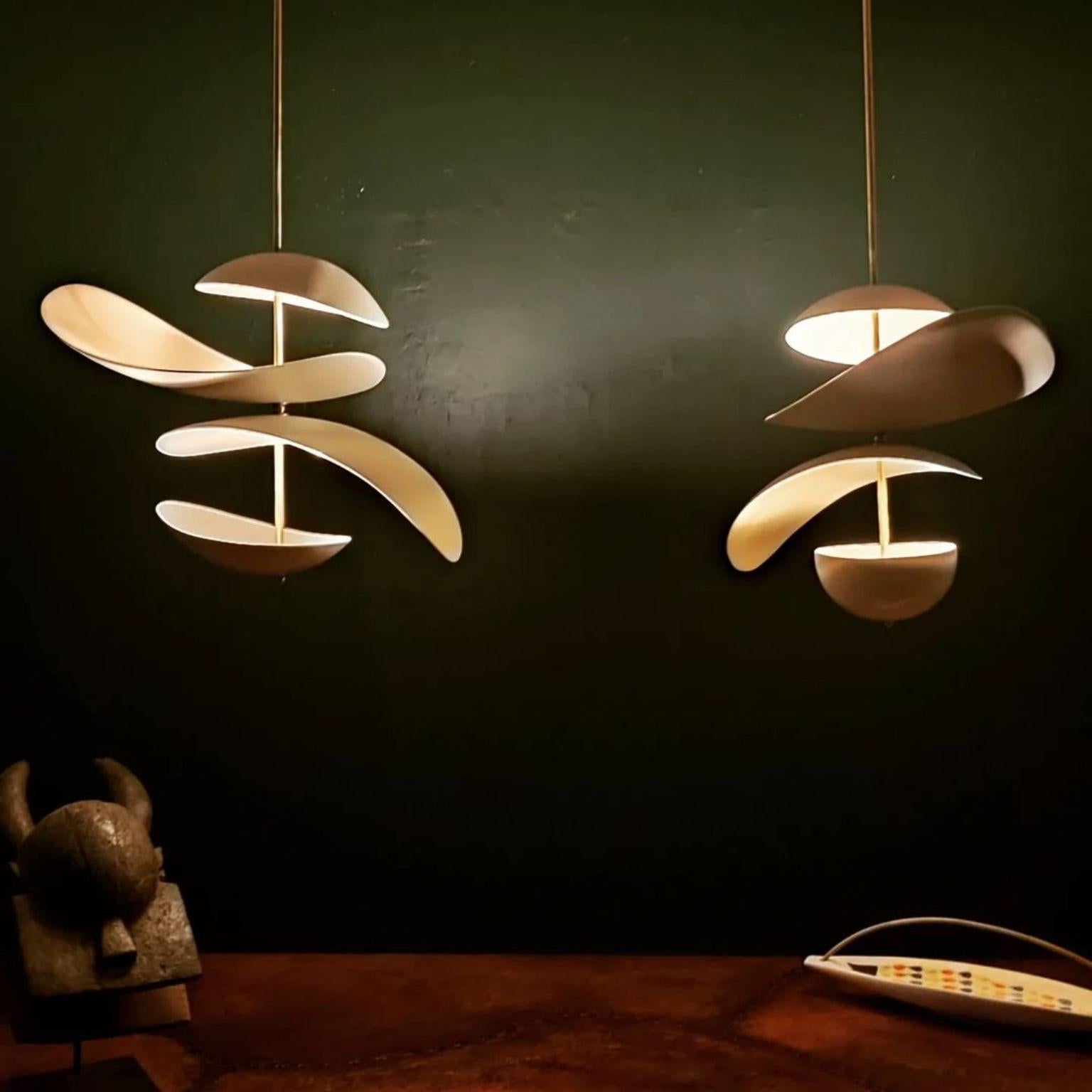 Lampada scultorea Floating Composition in ceramica e ottone di dimensioni XL di Elsa Foulon in vendita 3