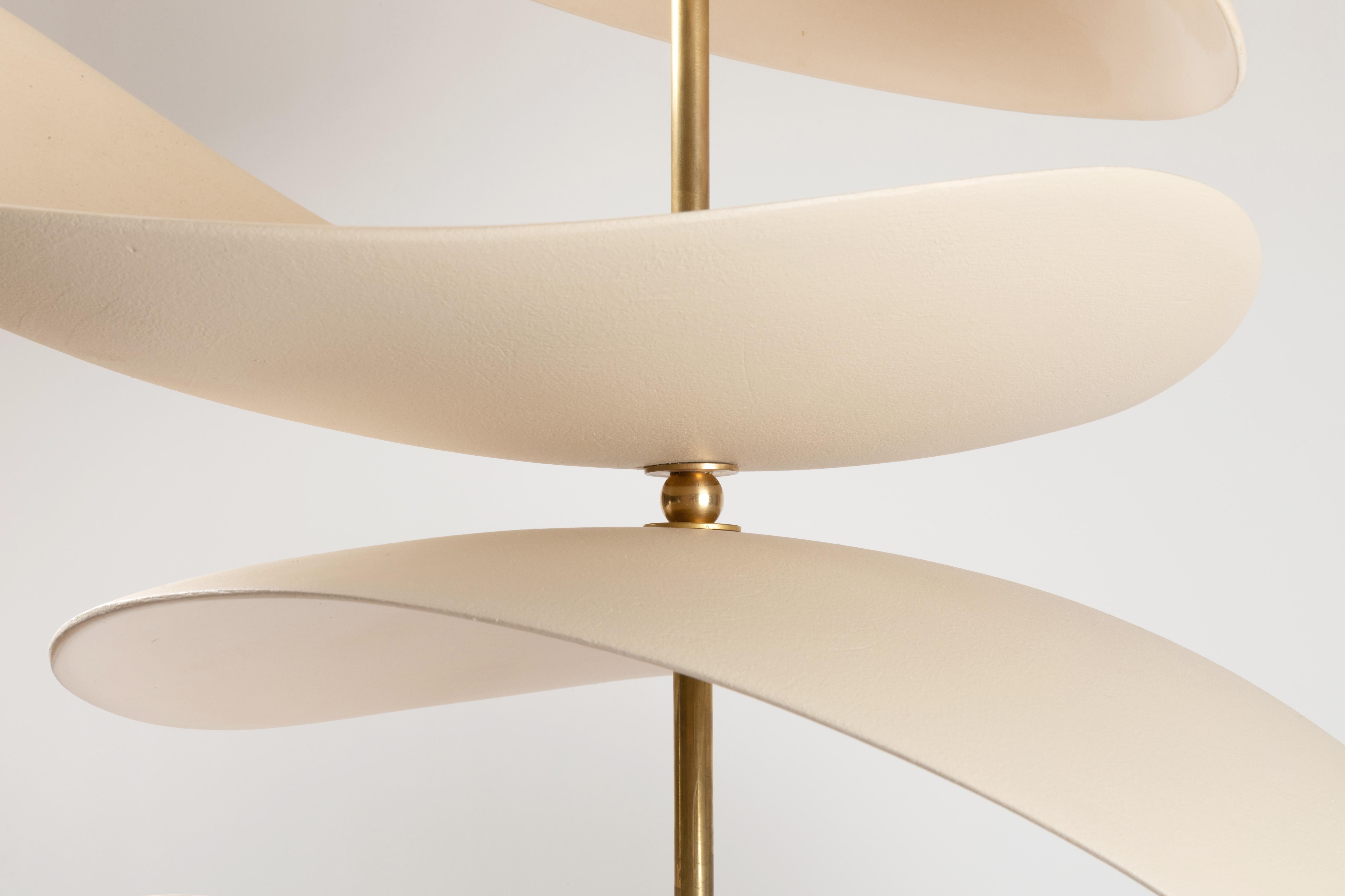 Altro Lampada scultorea Floating Composition in ceramica e ottone di dimensioni XL di Elsa Foulon in vendita