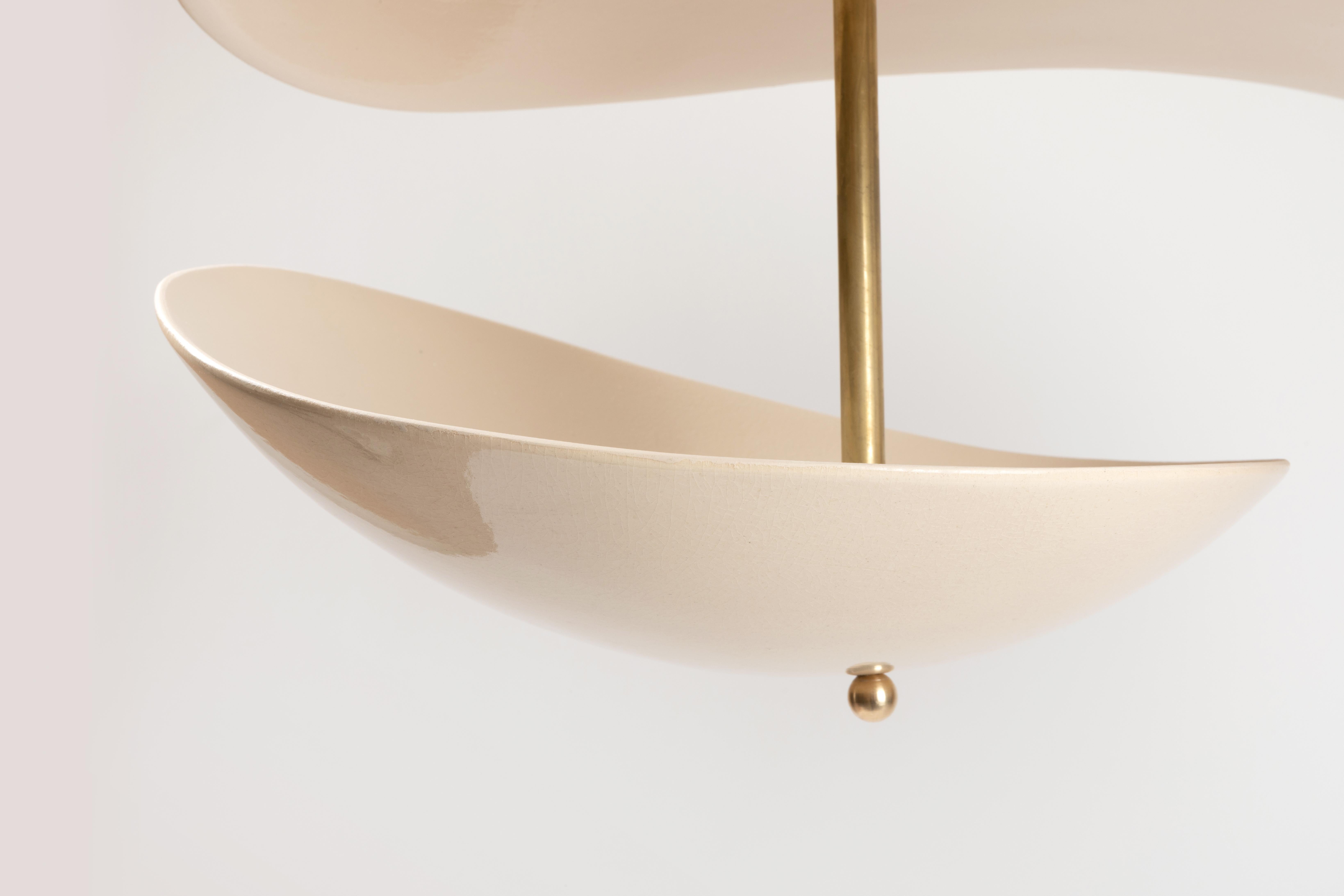 Ottone Lampada scultorea Floating Composition in ceramica e ottone di dimensioni XL di Elsa Foulon in vendita