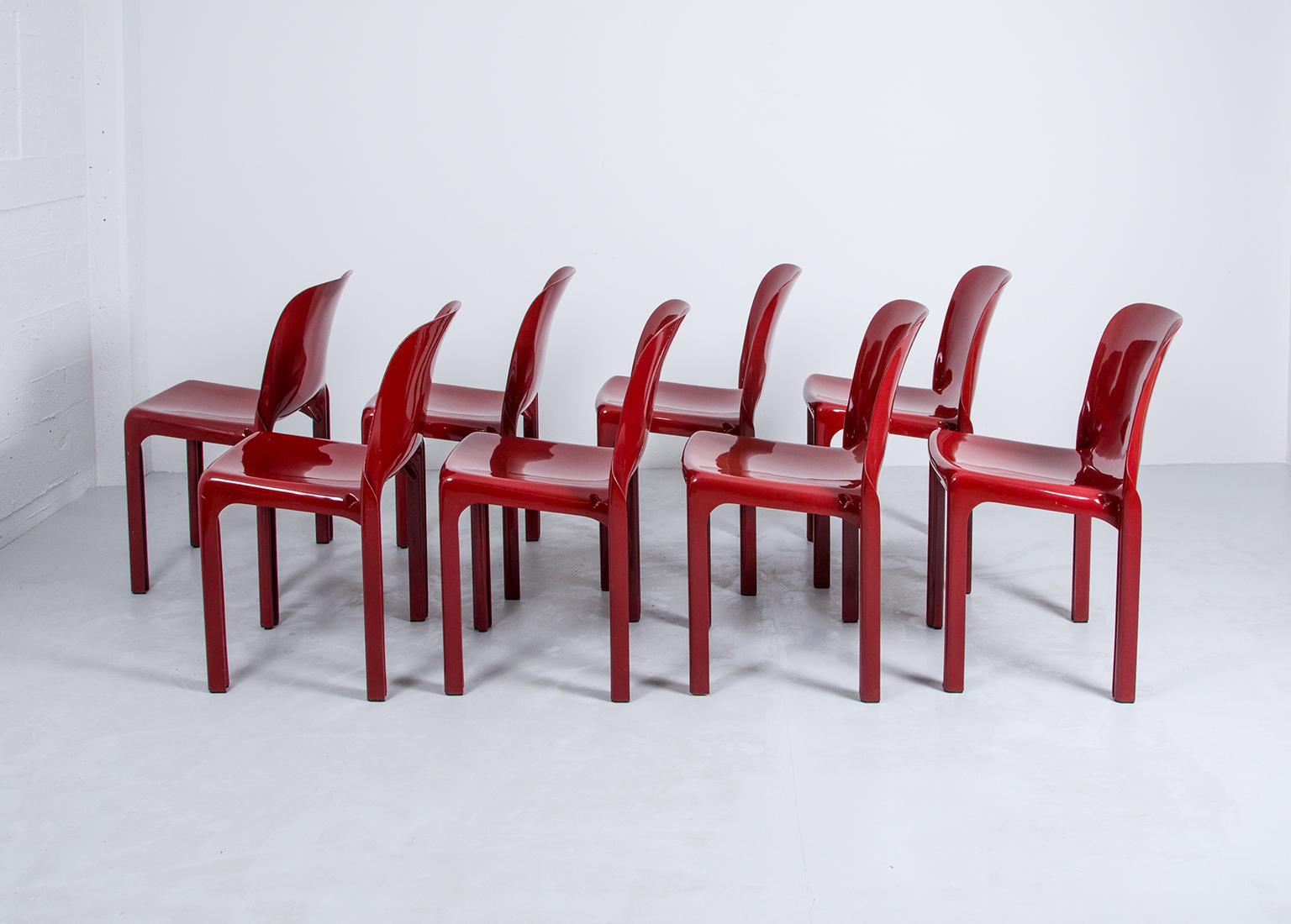 Selene Stacking Chairs by Vico Magistretti for Artemide in Dark Red In Good Condition In Zurich, CH