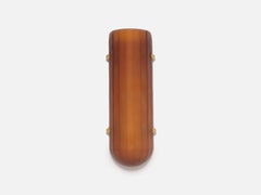 Aplique de Pared Selene de Vidrio Soplado Almandino y Latón de Inspiración Moderna