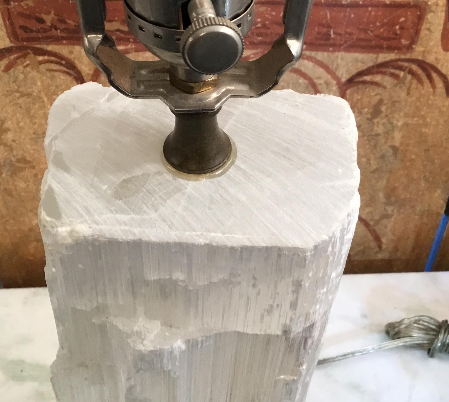 Selenite Crystal Stone Table Lamp In Good Condition In Delray Beach, FL