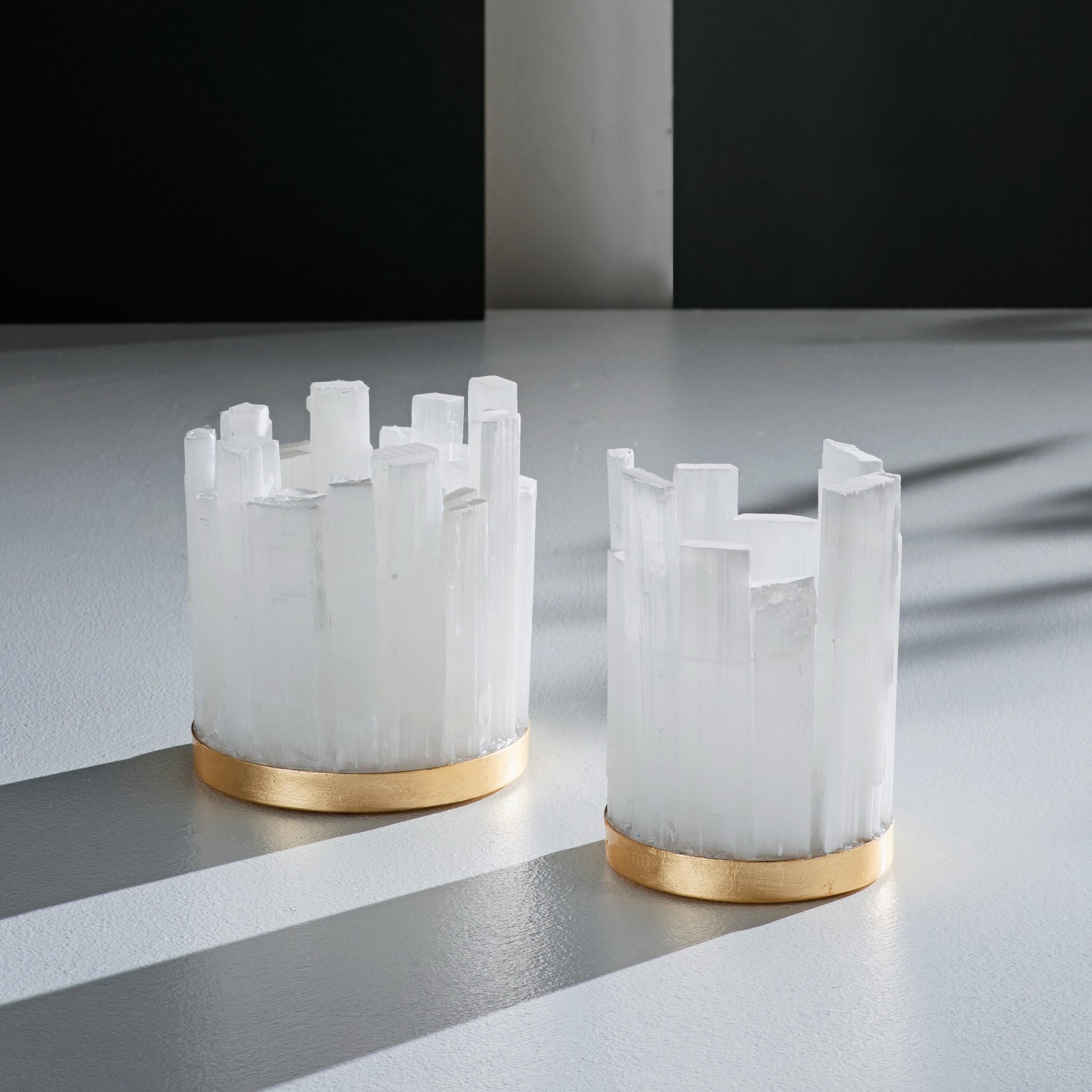 Selenite lavigne candle holder
Dimensions: D 10 x H 14 cm
Materials: Selenite, glass, steel, resin.
  