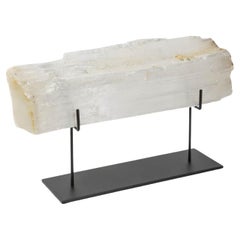 Tronco de selenita sobre soporte