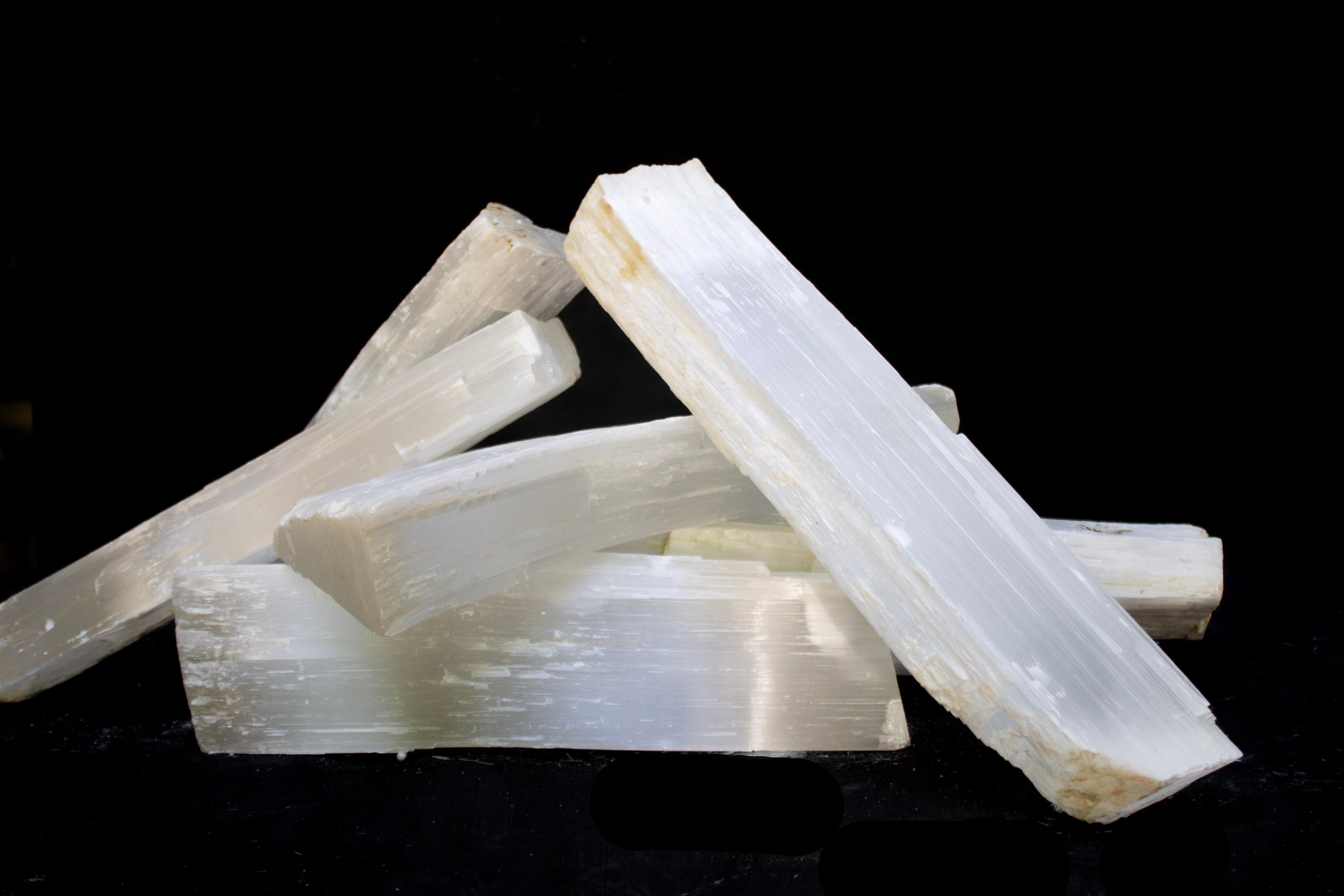 Organico moderno Ceppi di selenite 'Set di 7' in vendita