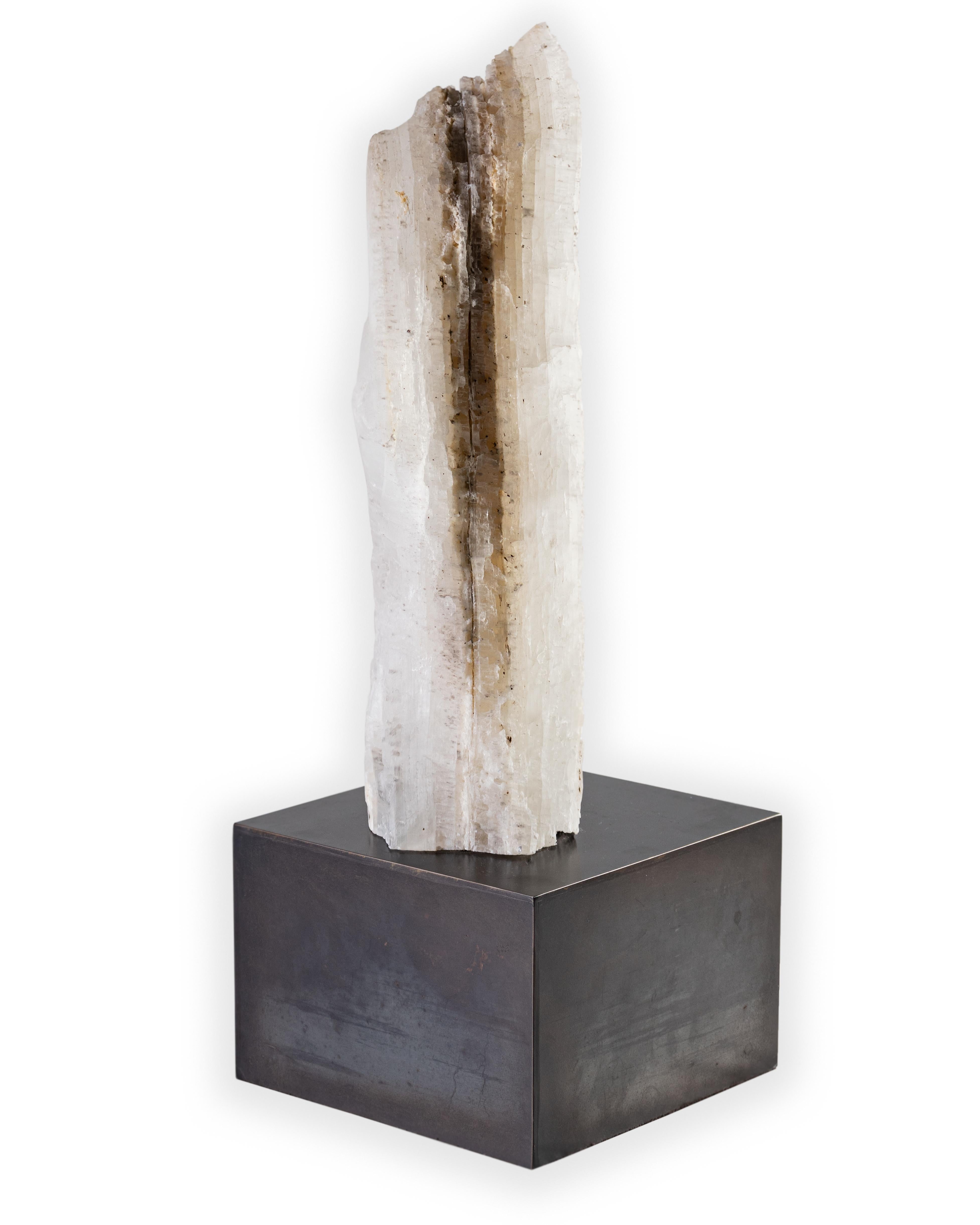 Selenite tower on museum mount

Selenite crystal from New Mexico then crafted in to a museum style tower sculpture piece.





 
