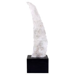 Escultura de selenita sobre montura