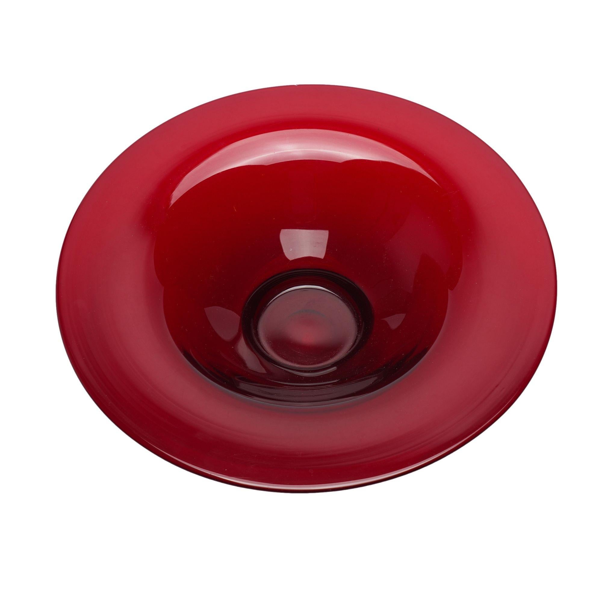Selenium red blown glass center bowl by Steuben, c. 1930 In Good Condition For Sale In Kenilworth, IL