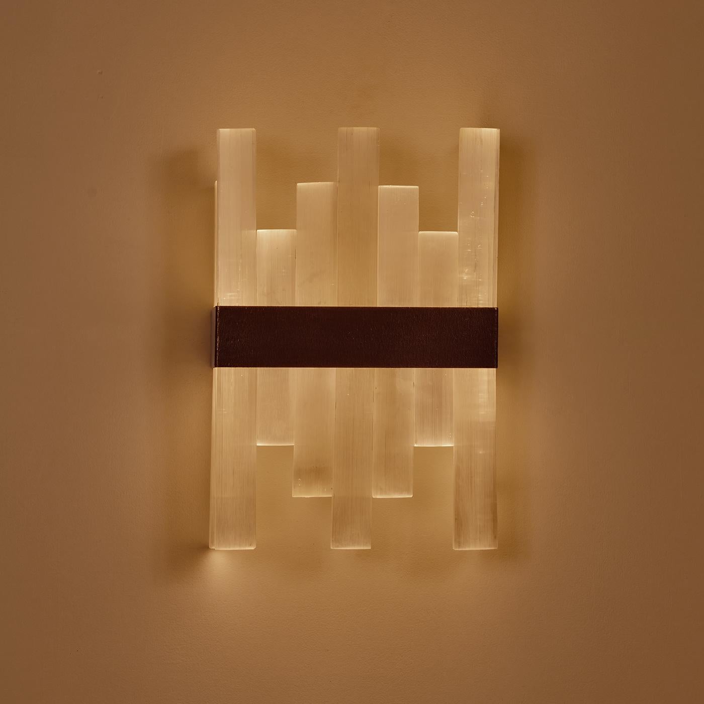 Italiano Applique Selenor in bronzo martellato e selenite di Matlight Milano in vendita