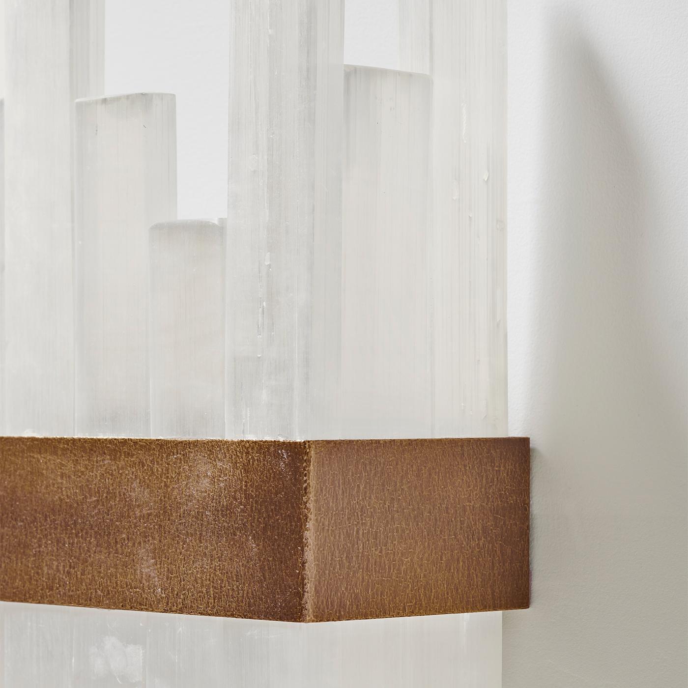 XXI secolo e contemporaneo Applique Selenor in bronzo martellato e selenite di Matlight Milano in vendita