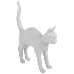 Lampe en résine blanche Jobby de Seletti « Lampe Cat Lamp »