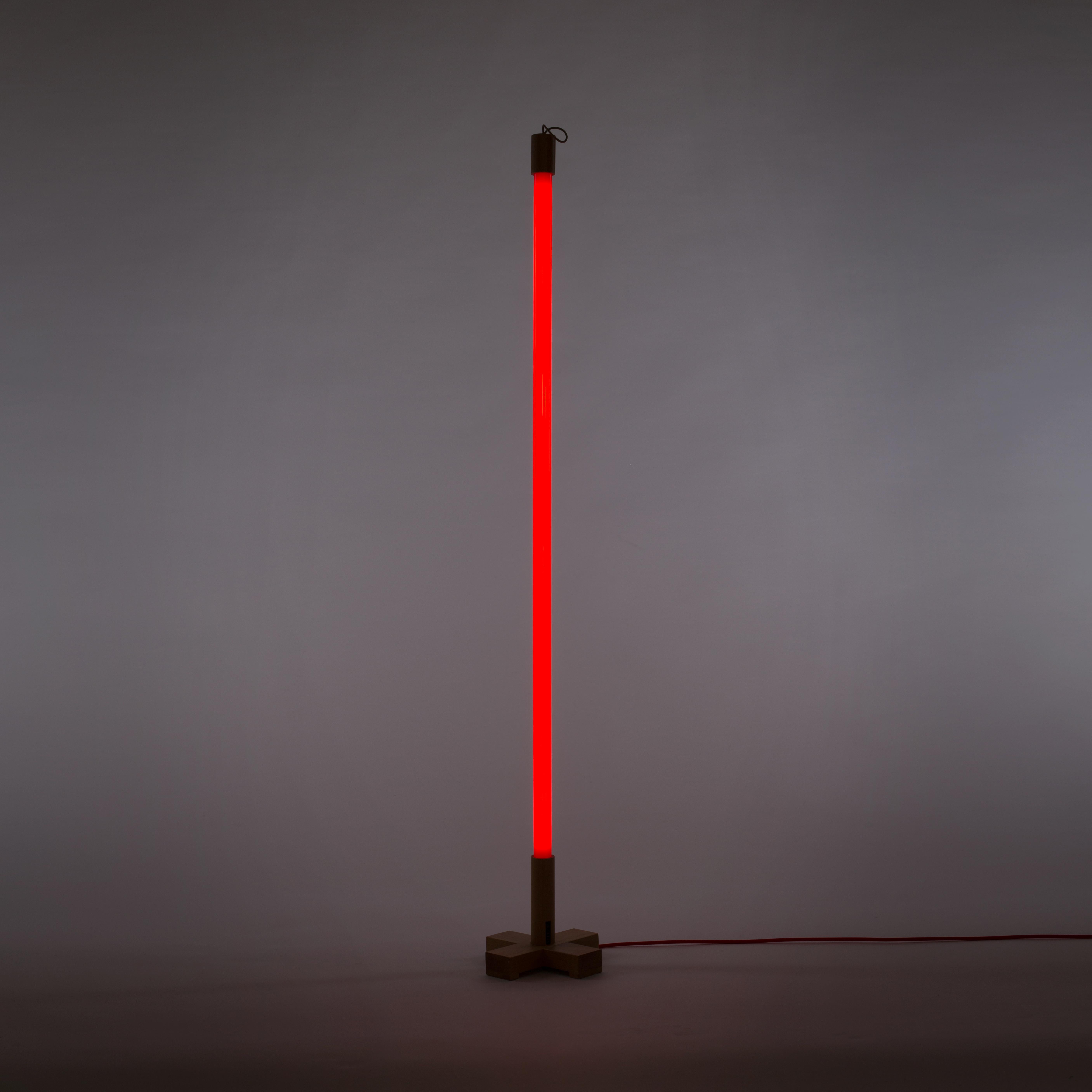 Seletti „Linea“ Multiuse LED-Leuchte in Rot im Zustand „Neu“ in Doral, FL