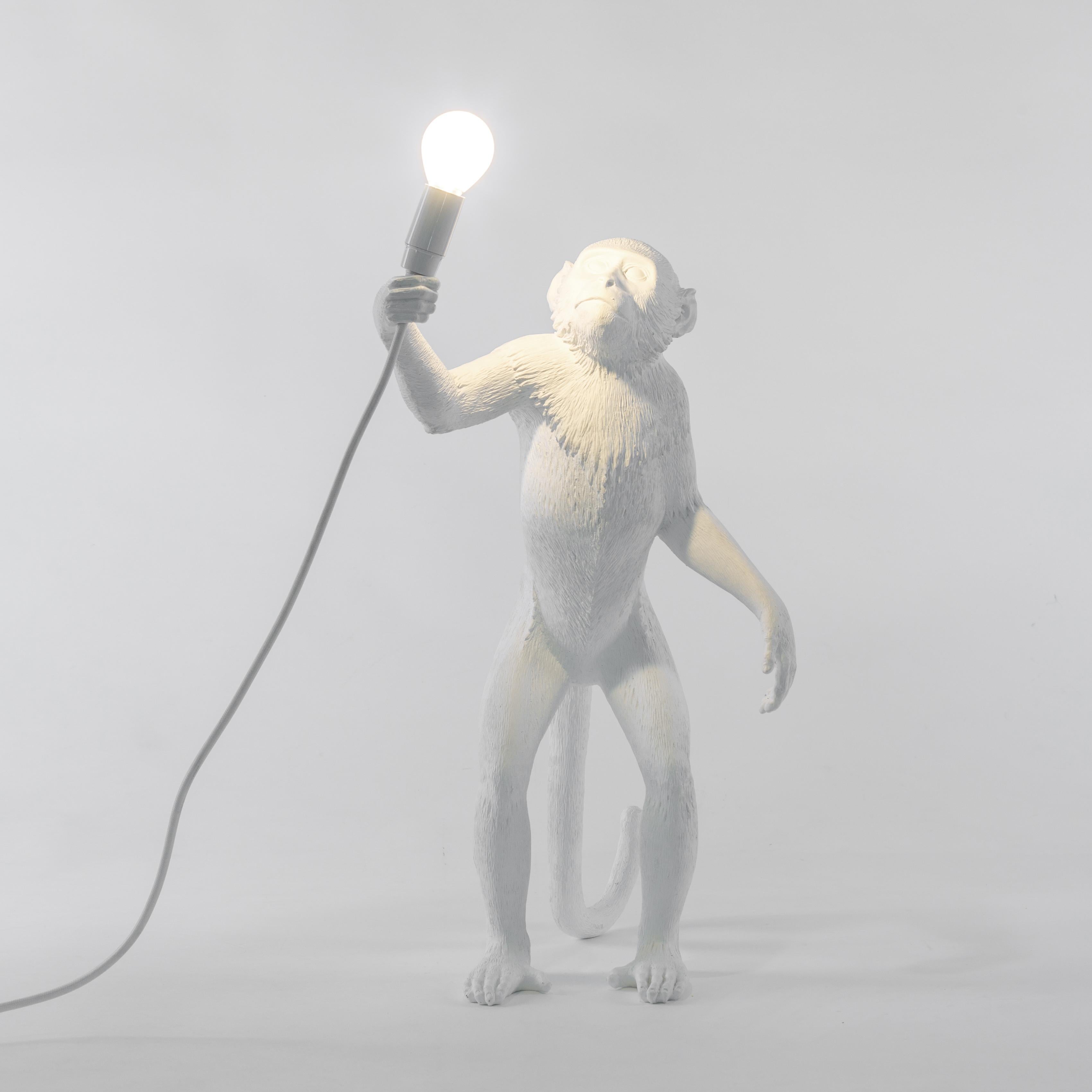 Seletti „“Outdoor White Standing Monkey Lamp““, Harzlampe (Moderne) im Angebot