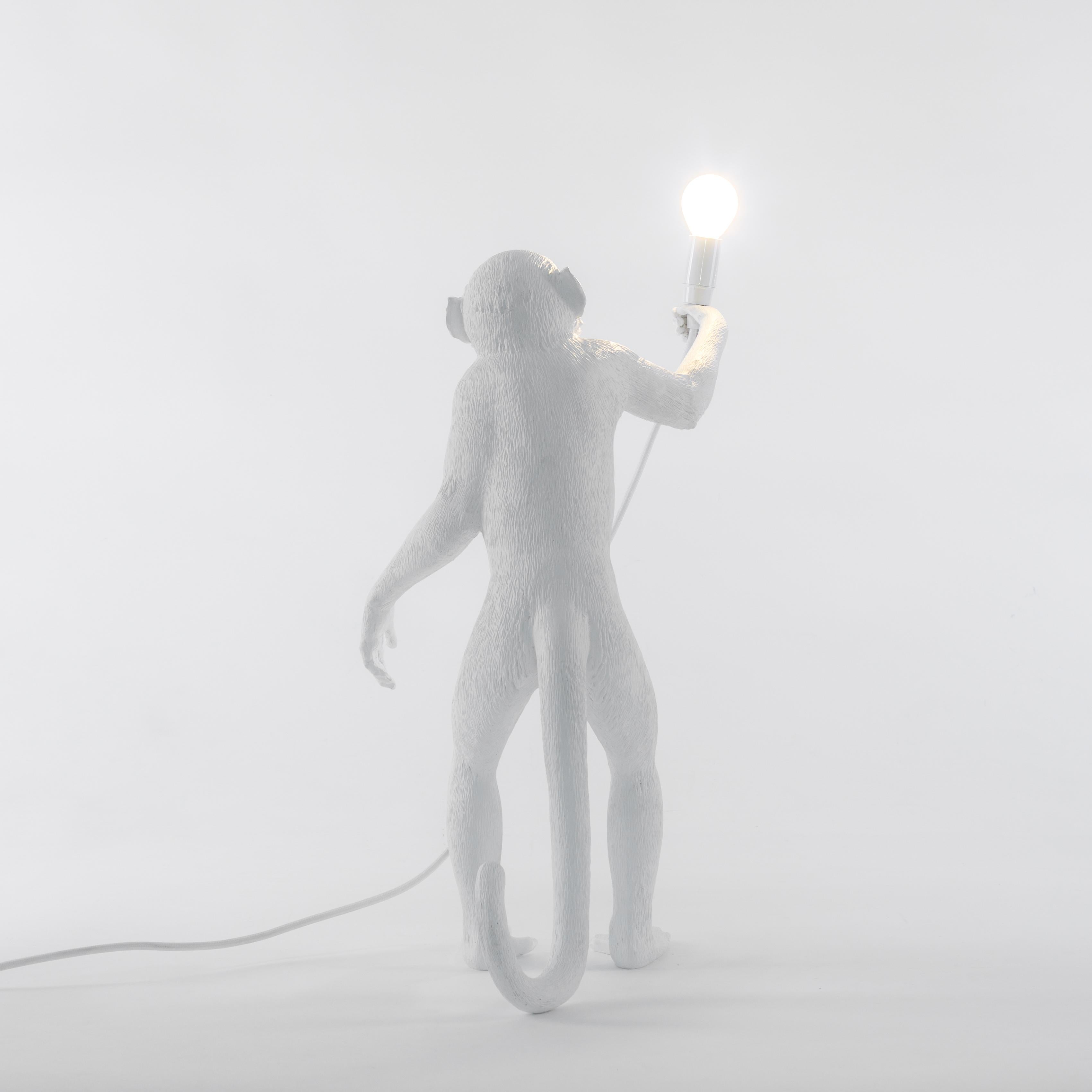 Seletti „“Outdoor White Standing Monkey Lamp““, Harzlampe (21. Jahrhundert und zeitgenössisch) im Angebot