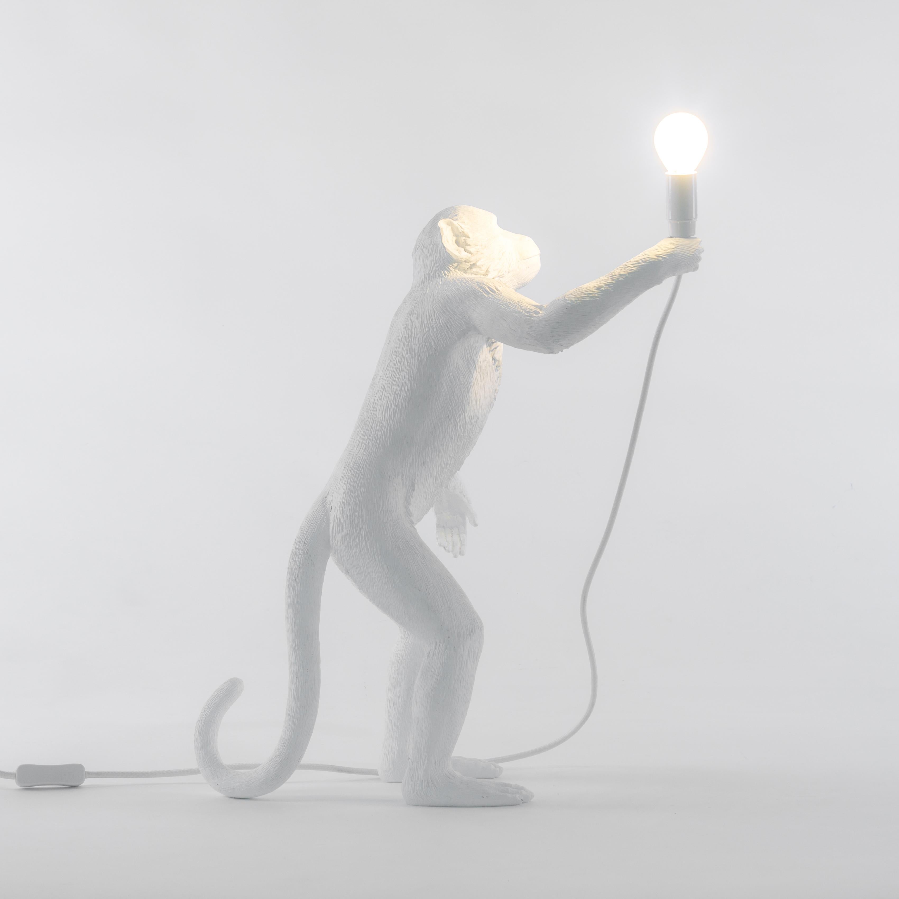 Résine Lampe singe sur pied blanc d'extérieur « Seletti », en résine en vente