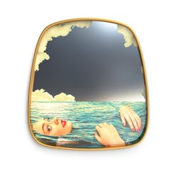 Espejo de pared Seletti "Sea Girl" con marco dorado by Toiletpaper