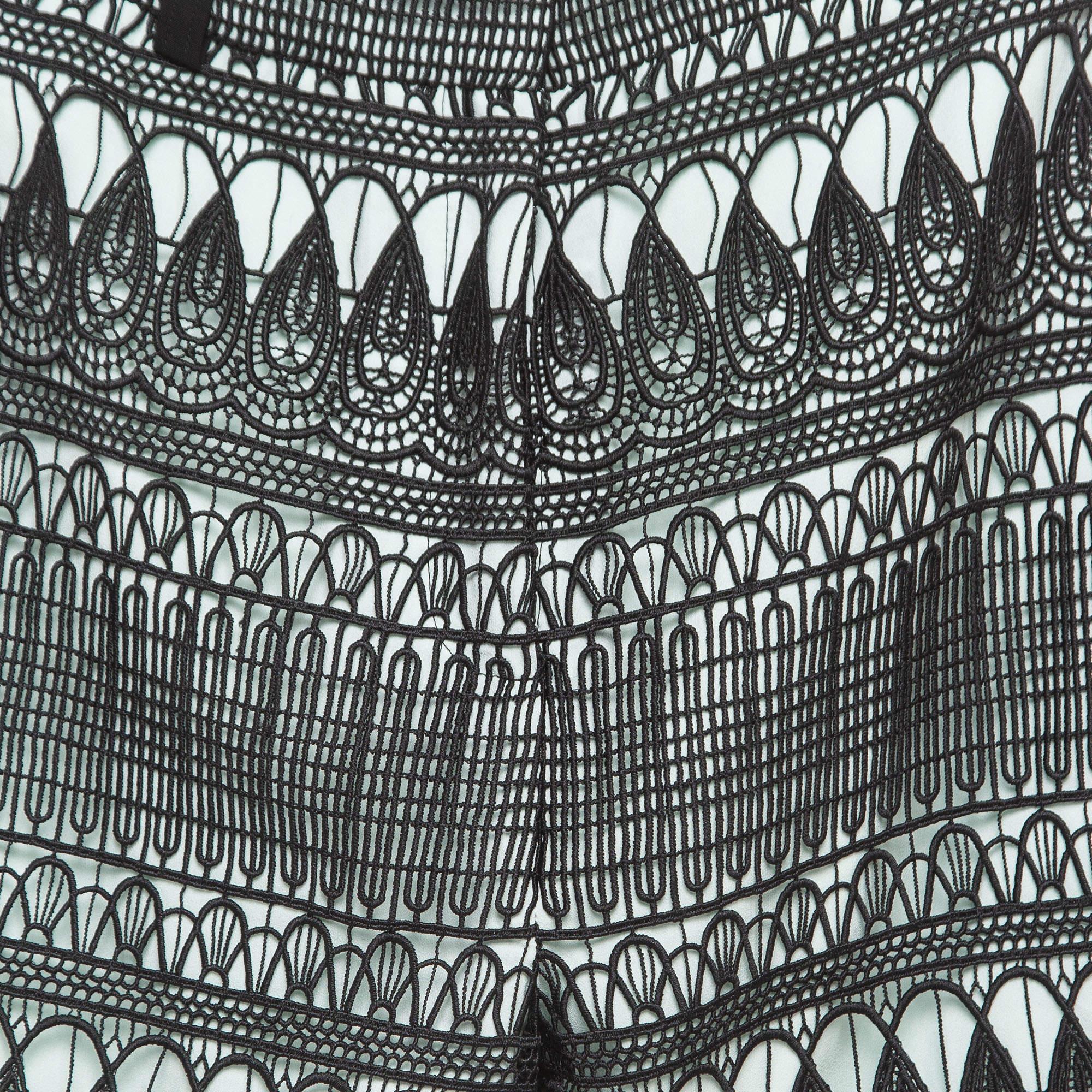 Self-Portrait Black/Blue Teardrop Lace Culottes S In Good Condition For Sale In Dubai, Al Qouz 2