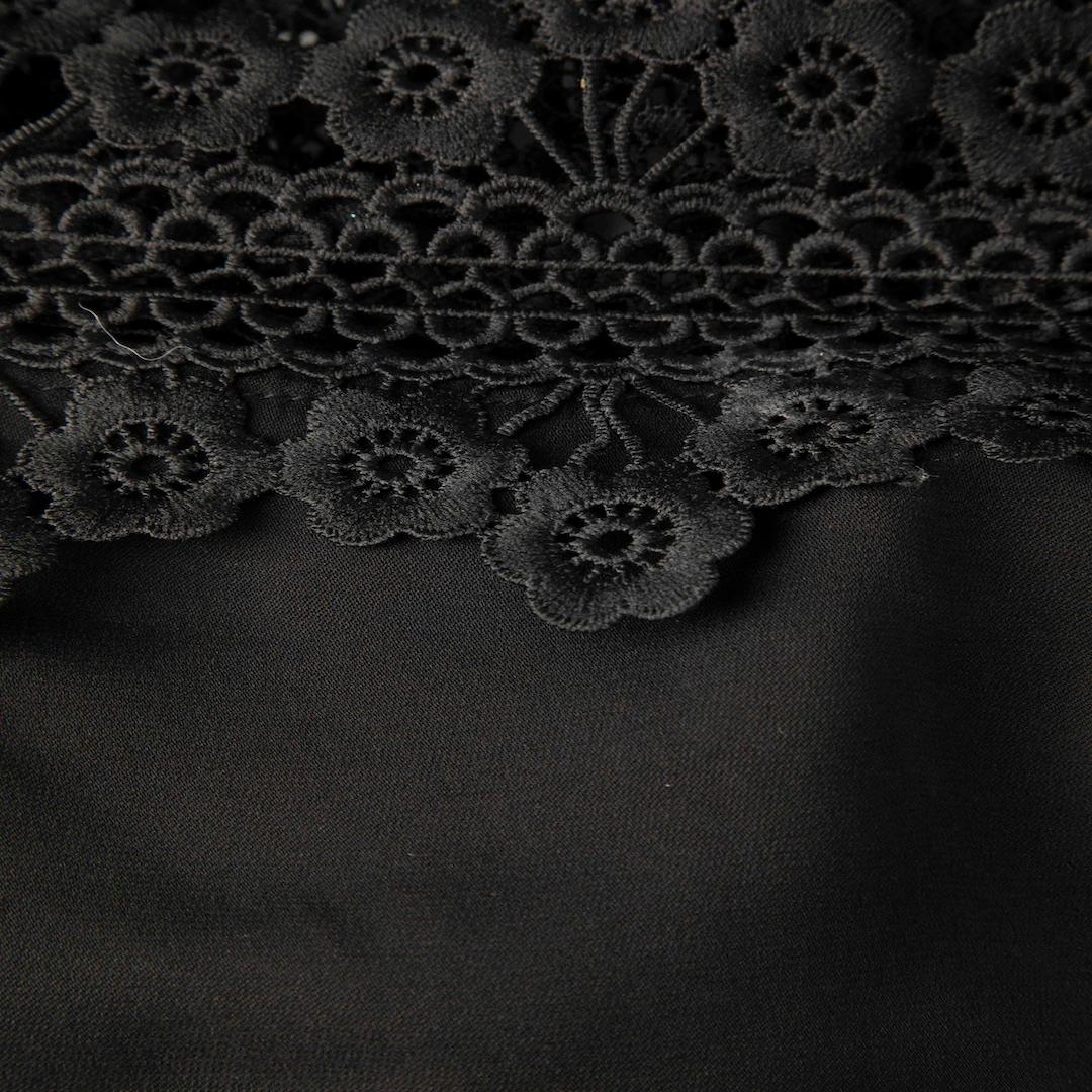 Self-Portrait Black Broderie Trim Blouse Size M In Good Condition For Sale In London, GB