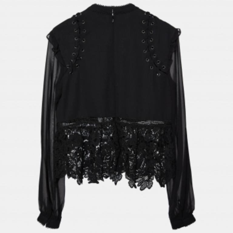 Careful tailoring, quality materials, and elegant cuts make this designer top a piece to cherish! It comes in a classic design to be easy to style.