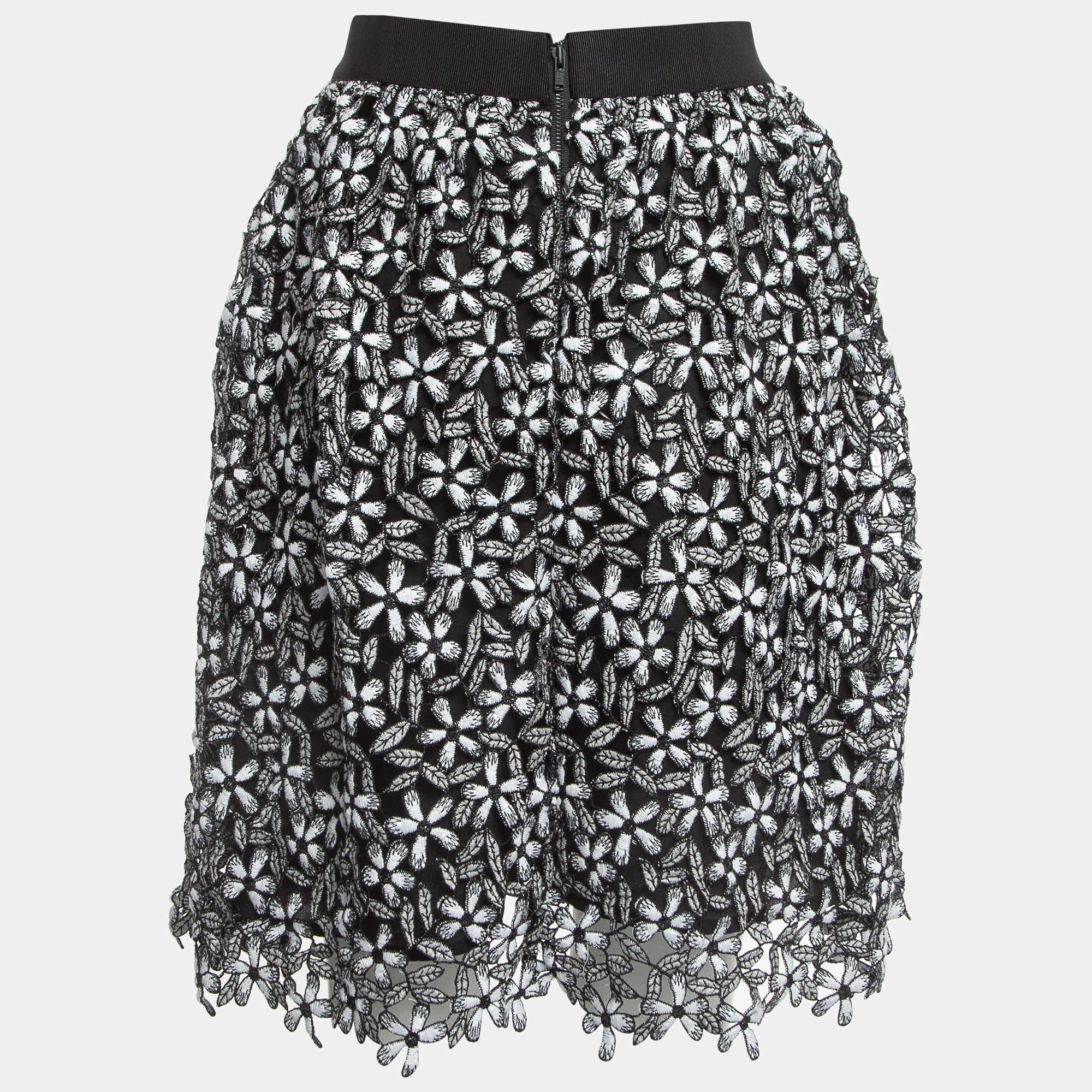Experience the charm of designer clothing with this gorgeous lace skirt. Made from quality fabrics the skirt has a simple allure and a great fit. Pair it up with a tailored blouse or a simple top and high heels.