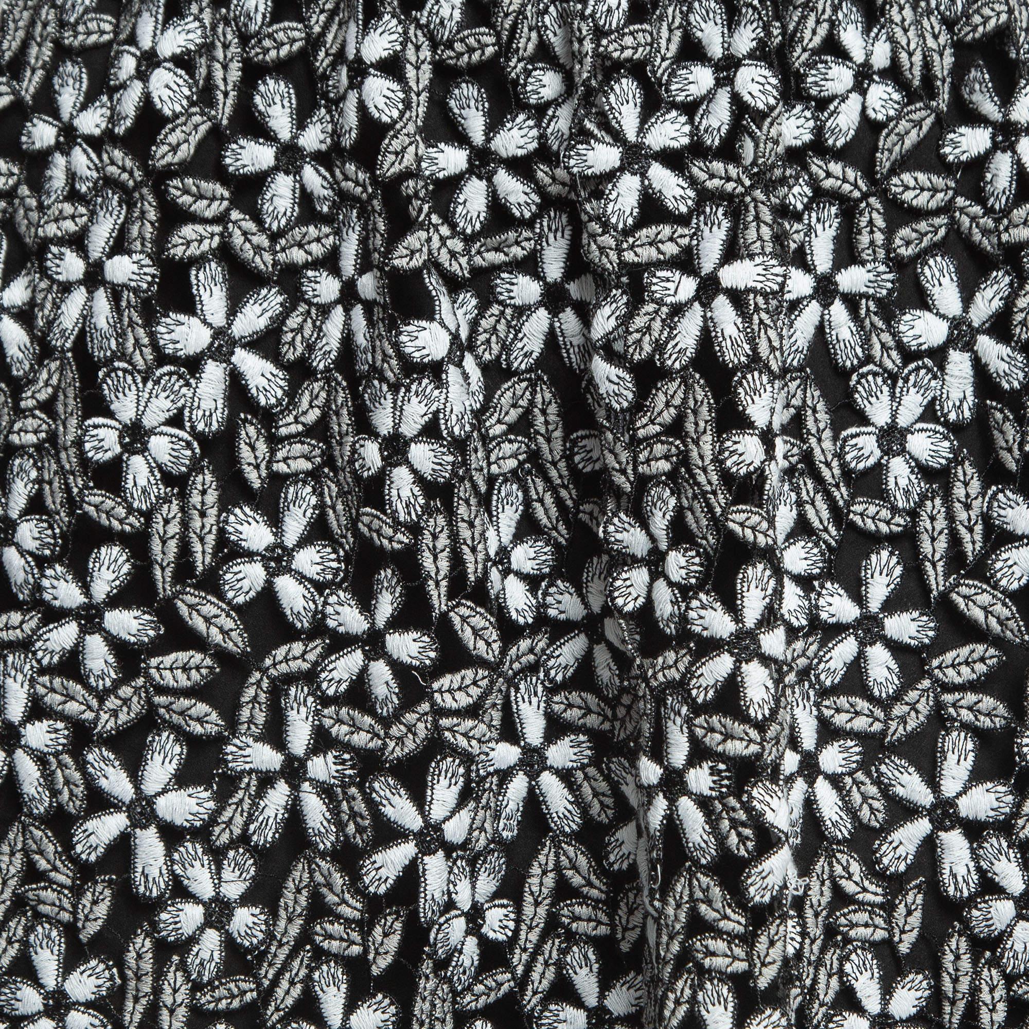 Self-Portrait Black/White Floral Cut-out Lace Short Skirt S In Good Condition For Sale In Dubai, Al Qouz 2