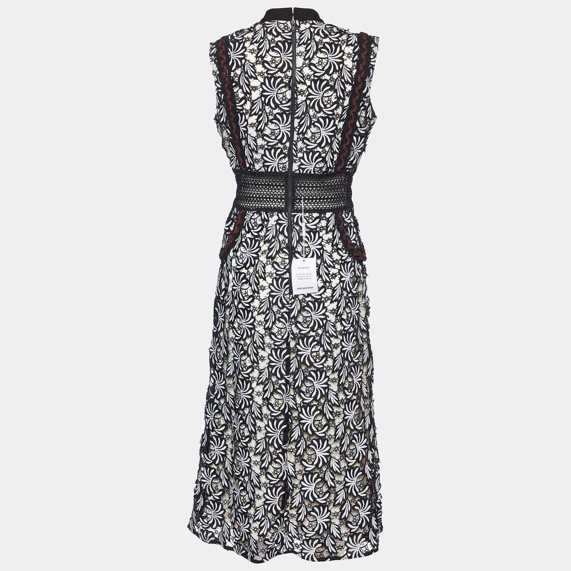 Exhibit a stylish look by wearing this beautiful designer dress. Tailored using fine fabric this dress has a chic silhouette for a framing fit. Style the creation with chic accessories and pumps.