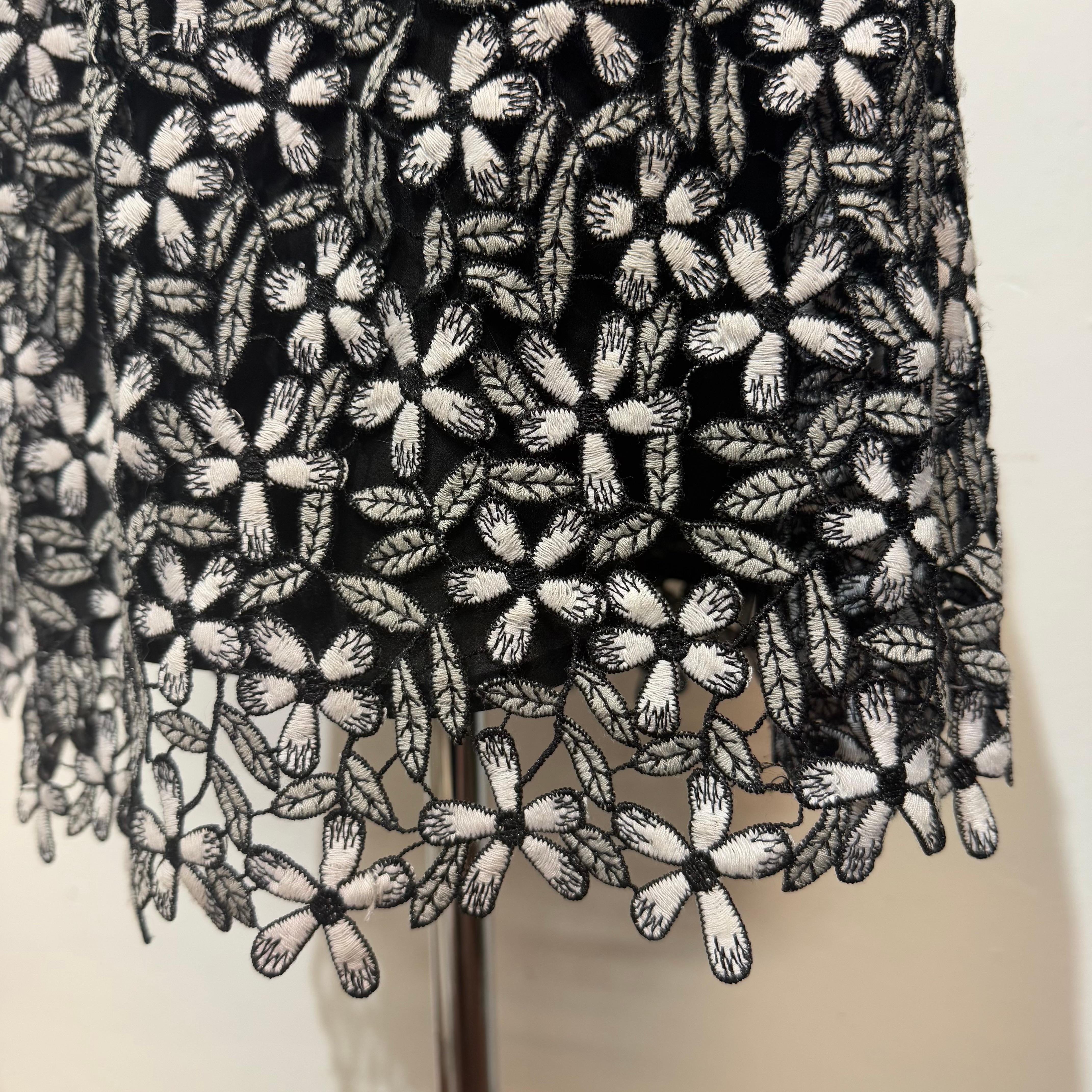 Women's Self-portrait Black&White Skirt Lace US4 For Sale