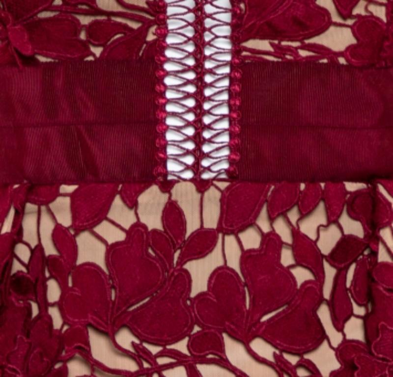 Self-Portrait Burgundy Guipure Lace Plunge Neck Detail Short Dress S In Excellent Condition For Sale In Dubai, Al Qouz 2