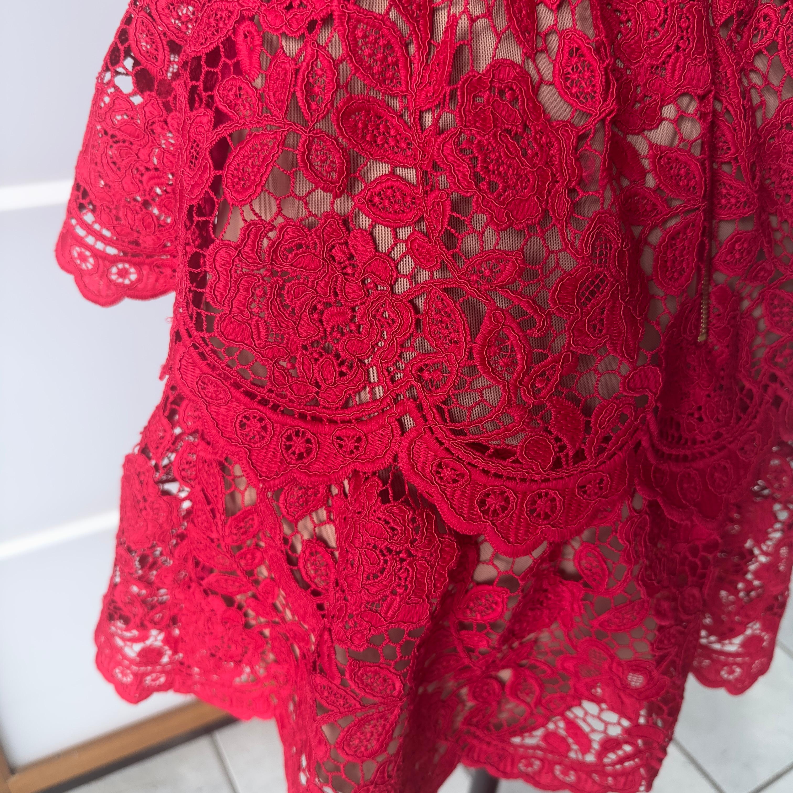 Self-Portrait mini vestido de encaje rojo, colección 2020 en Excelente estado para la venta en Basaluzzo, IT