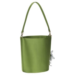 Borsa a secchiello “Self-Portrait” in raso con ciondolo a fiocco rimovibile — Verde