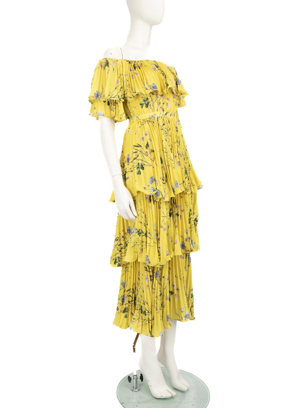 El ESTADO es Muy bueno. Apenas se aprecia desgaste en el vestido, la etiqueta de la marca y la talla están sueltas en este artículo usado de reventa del diseñador Self-Portrait.
 
 Detalles
 
 
 Amarillo
 
 Poliéster
 
 Vestido
 
 Maxi
 
 Estampado