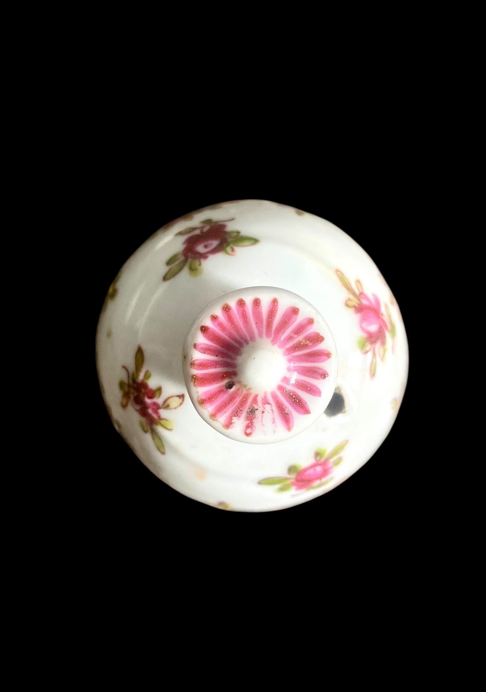 Egoistischer Porzellankrug mit Blumendekor, Compagnie des Indes, 18. Jahrhundert im Angebot 7