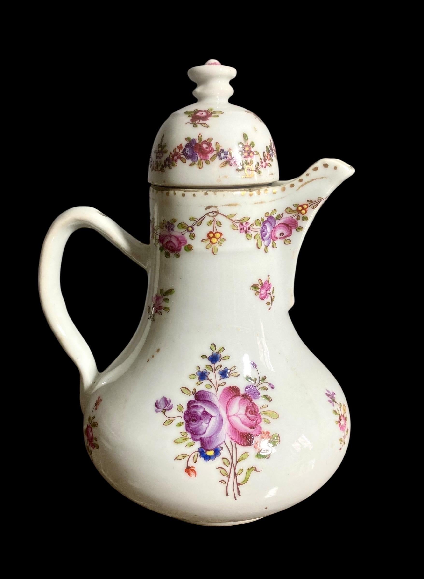 Egoistischer Porzellankrug mit Blumendekor, Compagnie des Indes, 18. Jahrhundert im Angebot 11