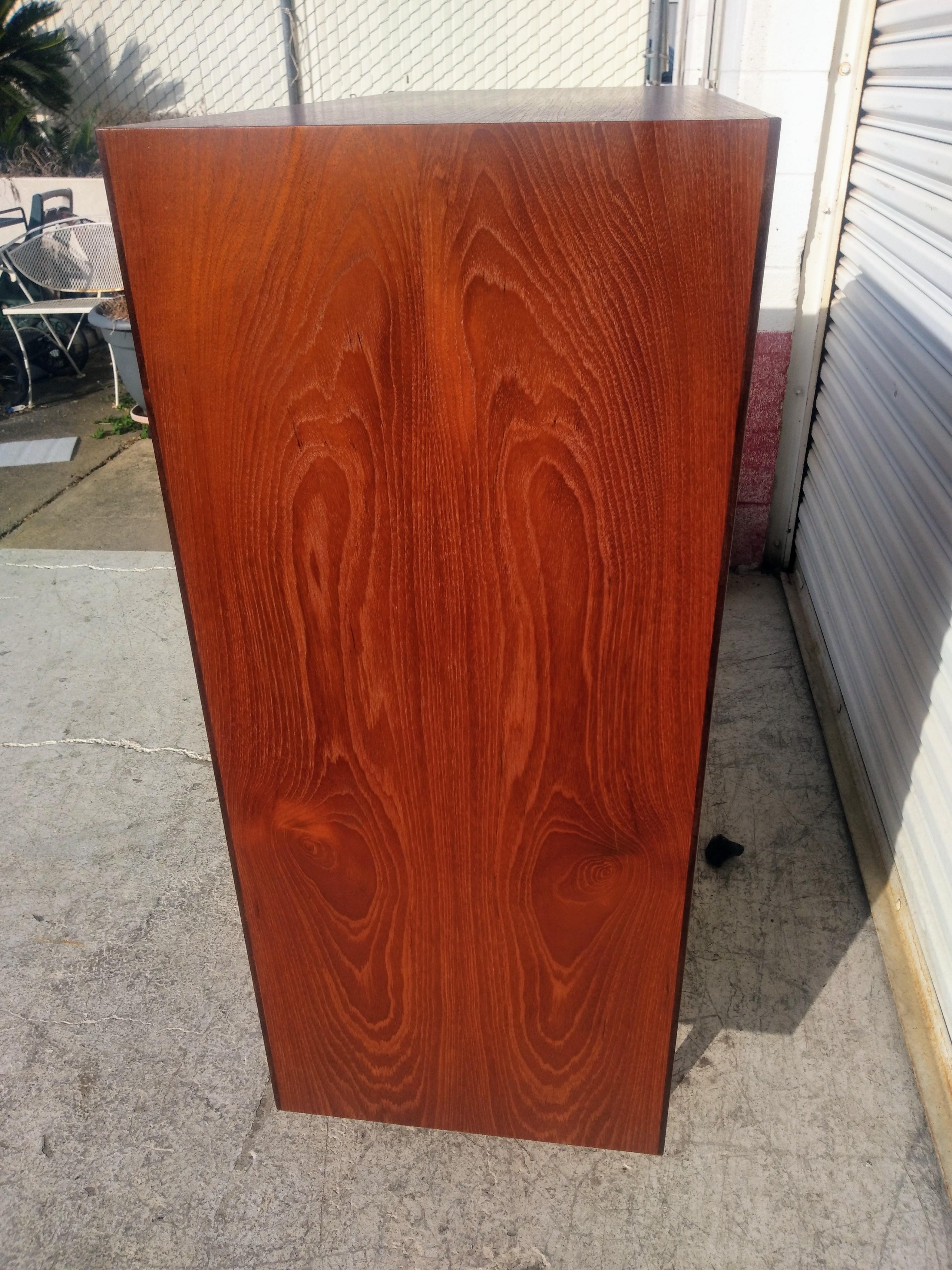 Danese Cassettiera scandinava in teak di Selig Furniture in vendita
