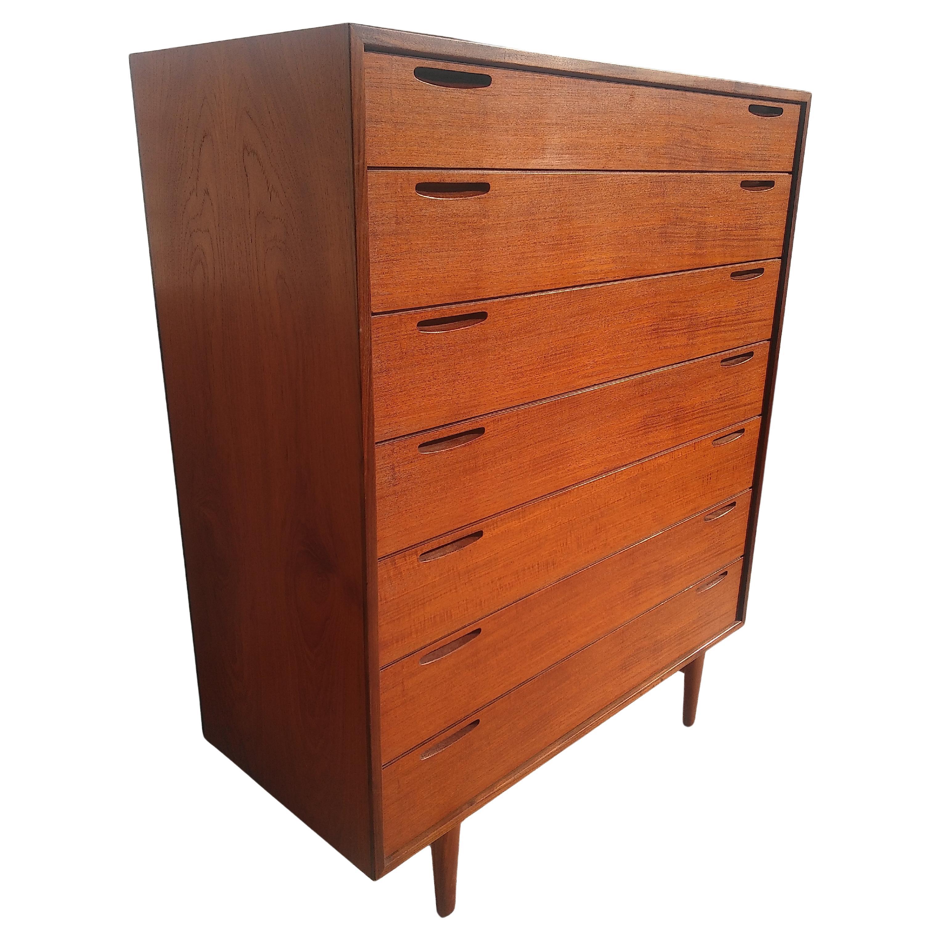Cómoda escandinava de teca Selig Furniture