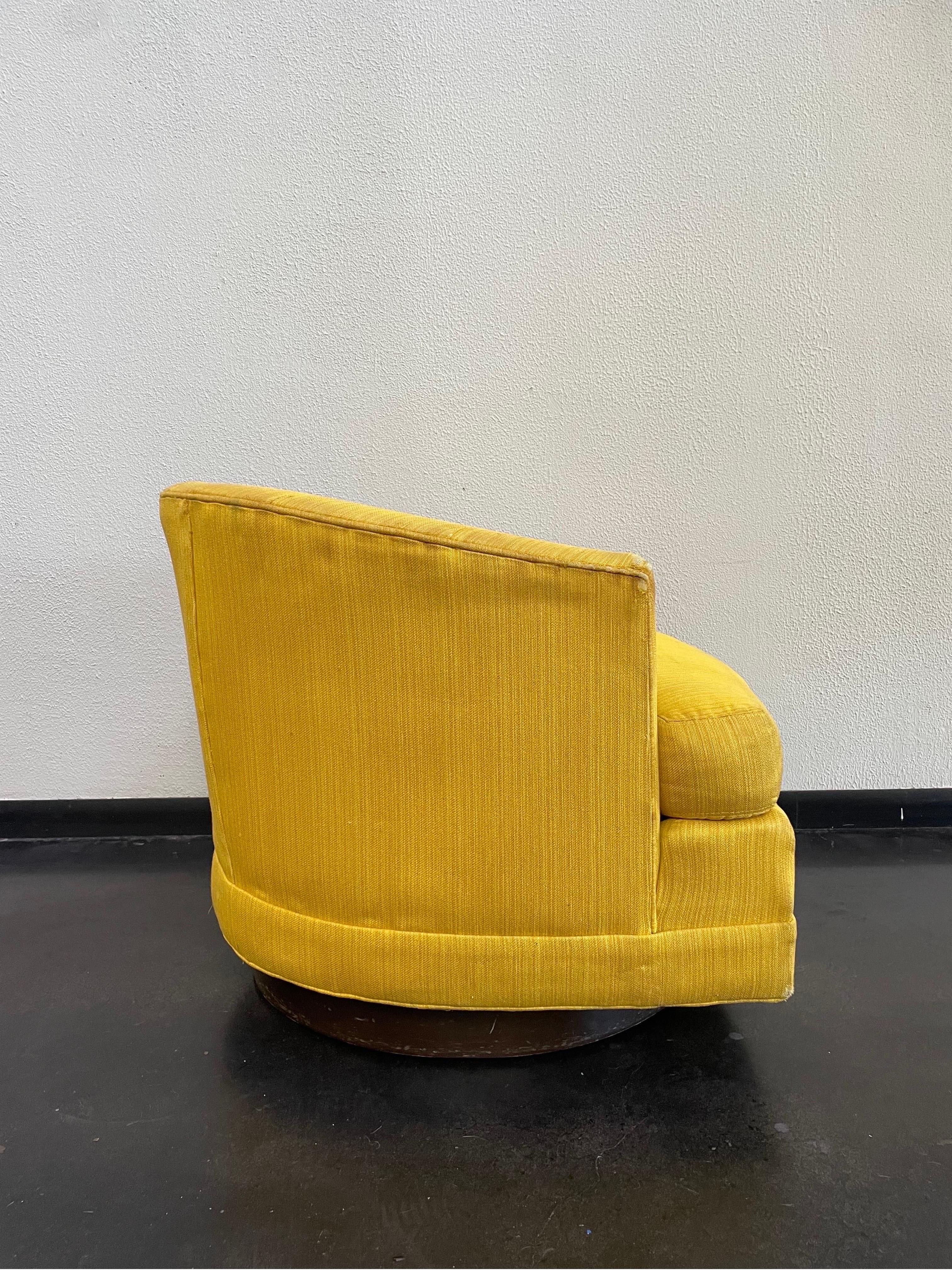 Vintage Mid-Century Modern imperial lounge chair by Selig with a beautiful yellow upholstery.