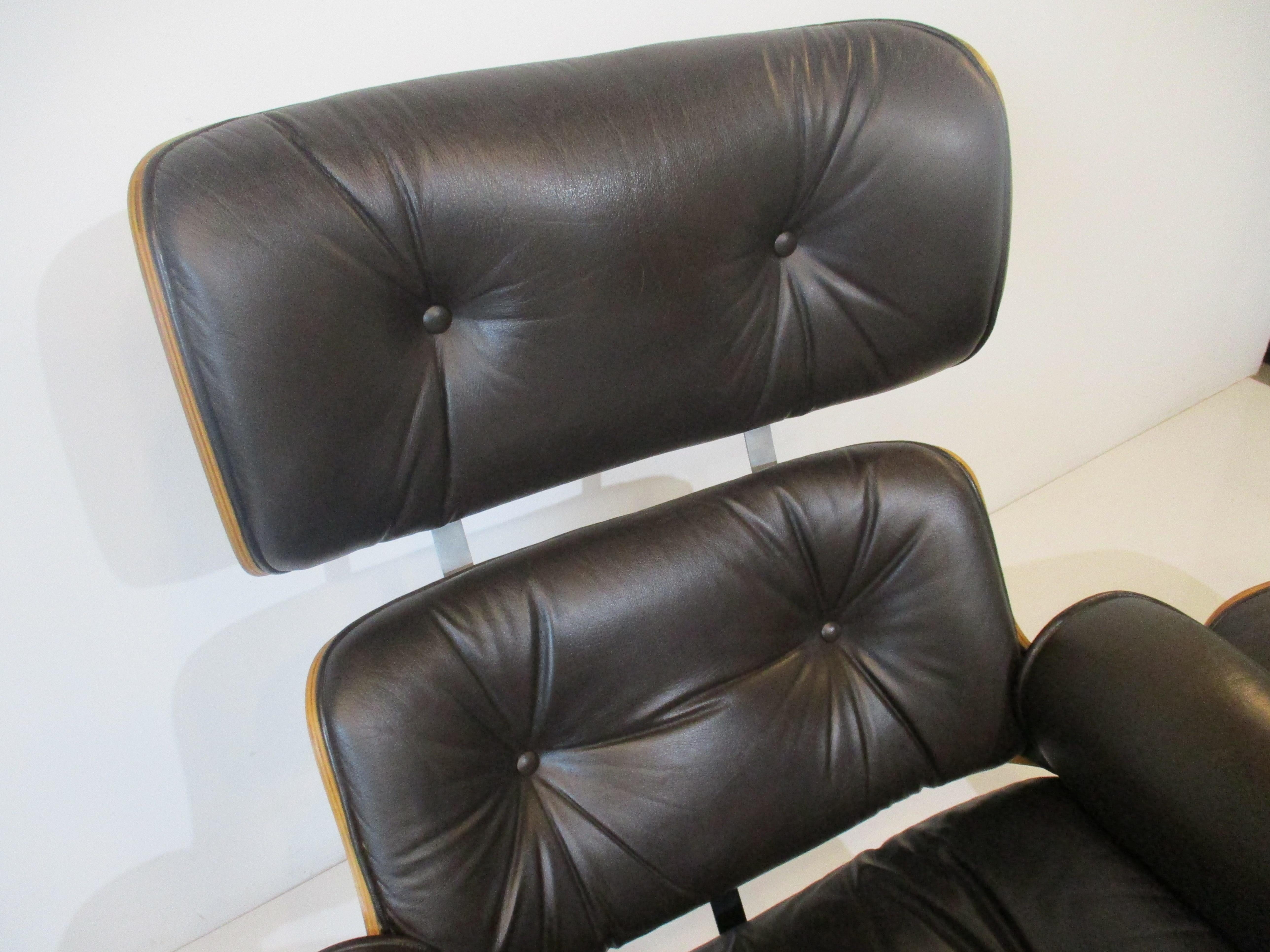 Selig Lounge Chair W/ Ottoman in Chocolate Leather in the Style of Eames In Good Condition In Cincinnati, OH