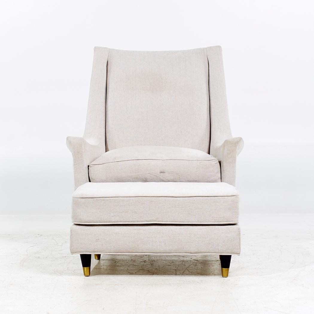 Selig Mid Century Lounge Chair and Ottoman (chaise longue et pouf)

La chaise mesure : 34 de large x 30 de profond x 41 de haut, avec une hauteur d'assise de 19 pouces et une hauteur d'accoudoir de 22,75 pouces.
L'ottoman mesure : 28 de large x 22